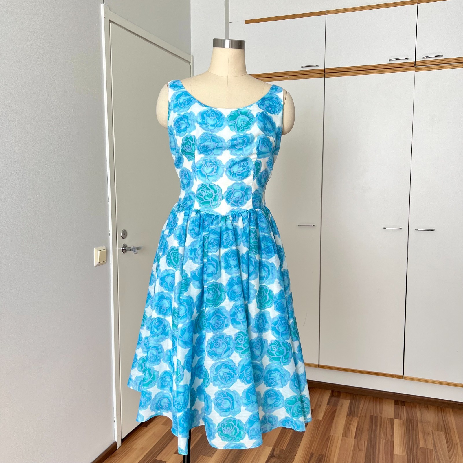 1950s Blue Floral Fit and Flare Dress Rockabilly Pin Up Garden Party Romantic 40