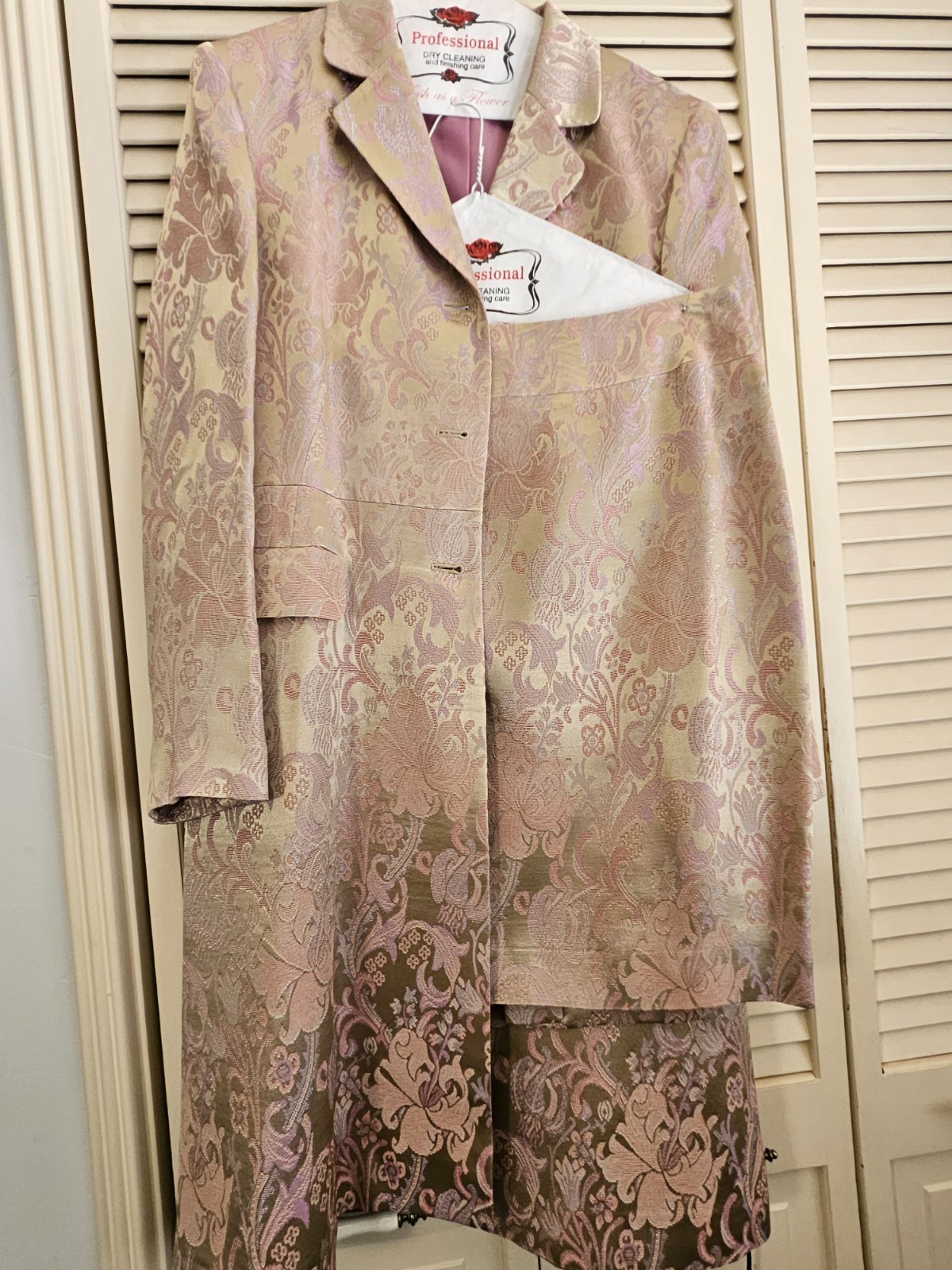 Vintage Nipon Boutique Petite pink jacquard/brocade skirt suit featuring