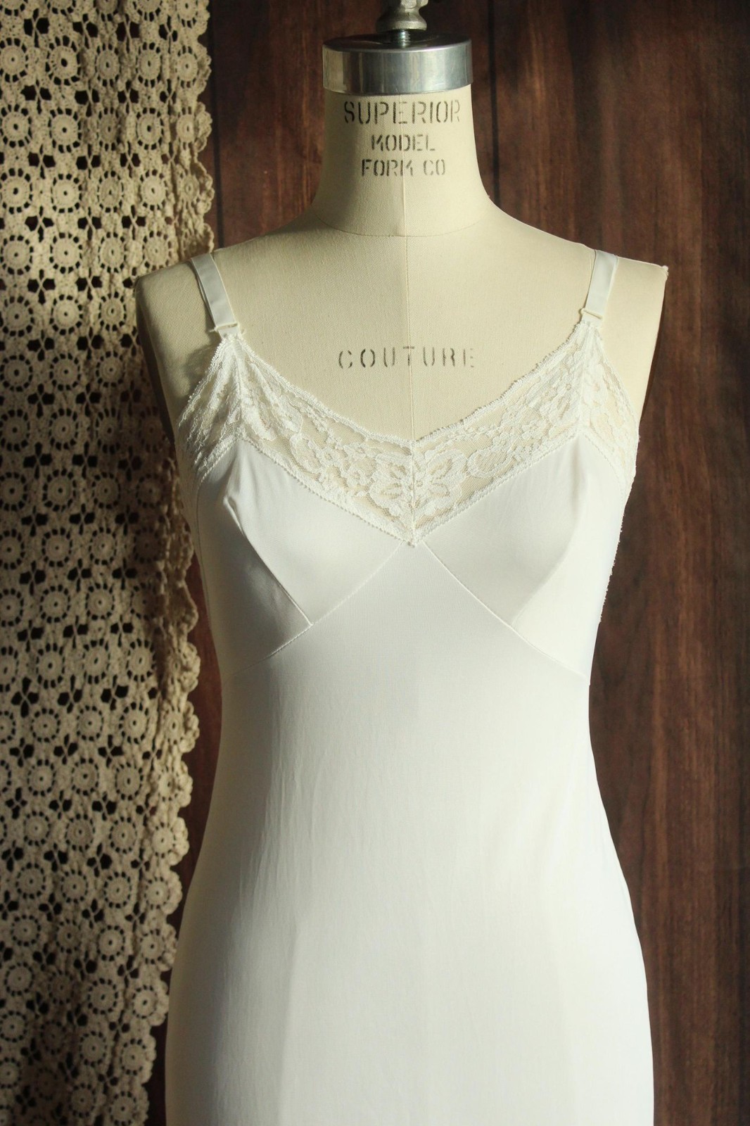 Vintage 1970s Slip, Montgomery Ward Ankle Length White Nightgown, Size 10/32