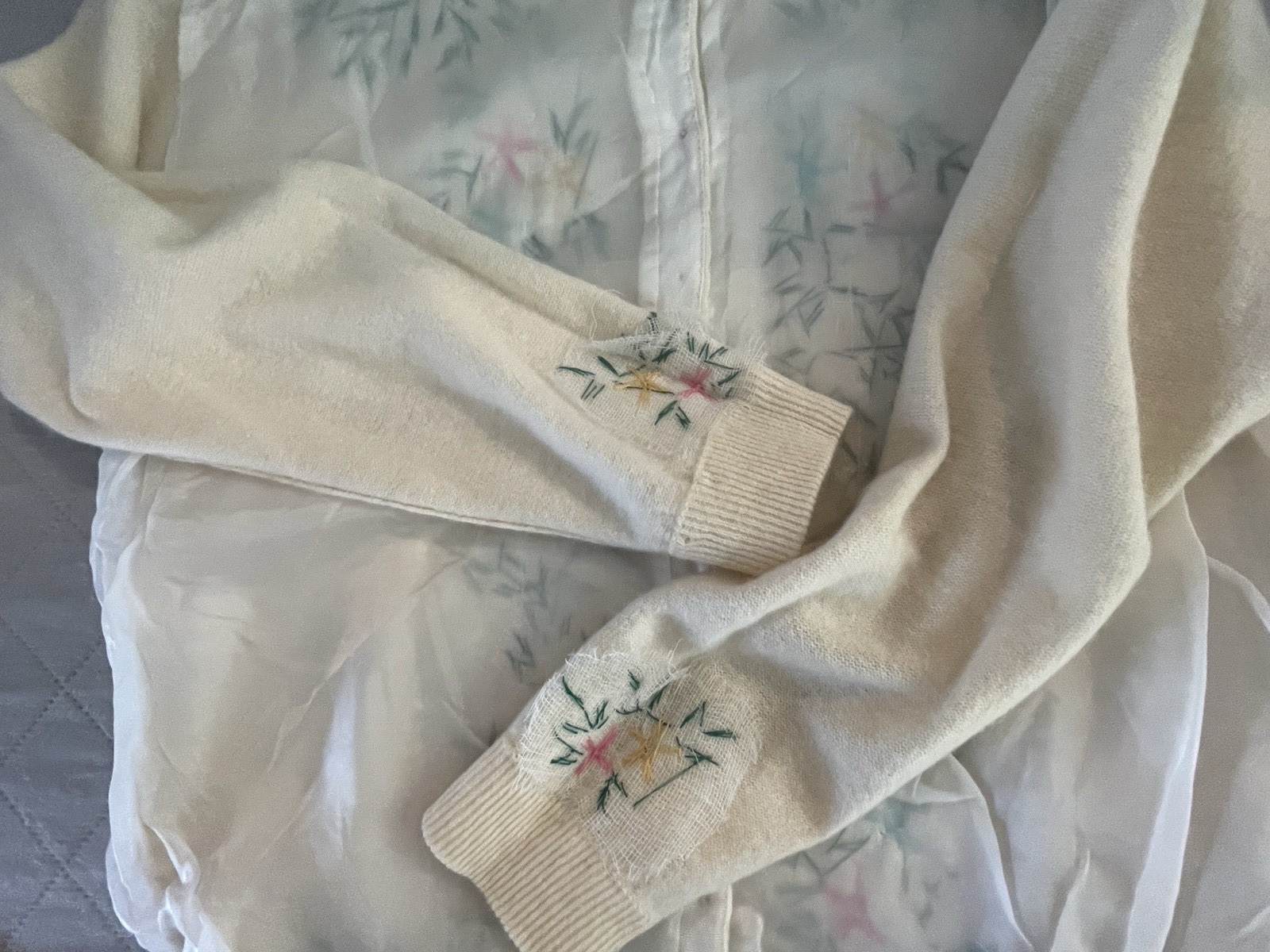 Vintage 50s Cardigan Sweater Dainty Floral Beaded Size 38 Medium