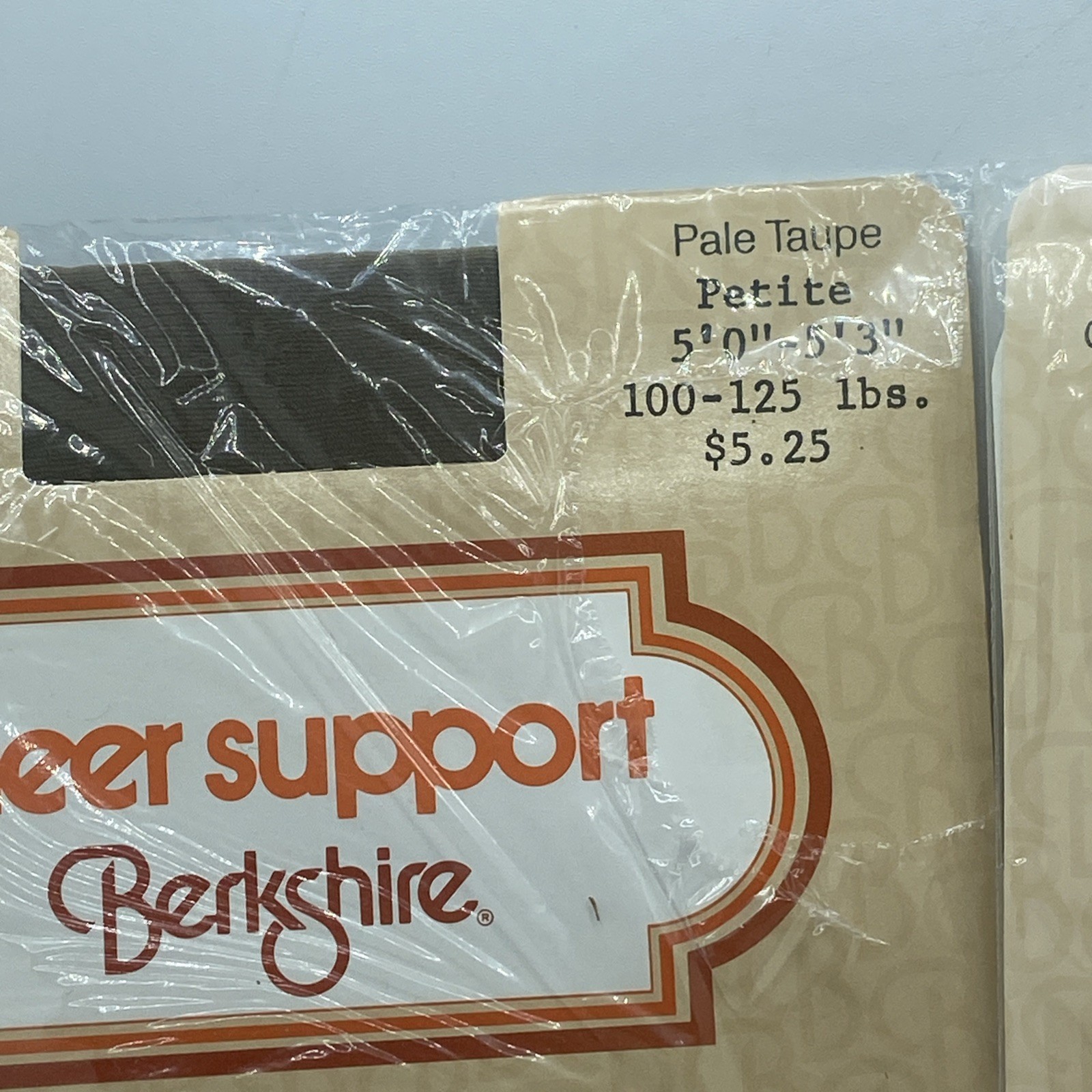 2 – VTG Nos Berkshire Sheer Support Pantyhose – Pale Taupe Average 4475 Sandal