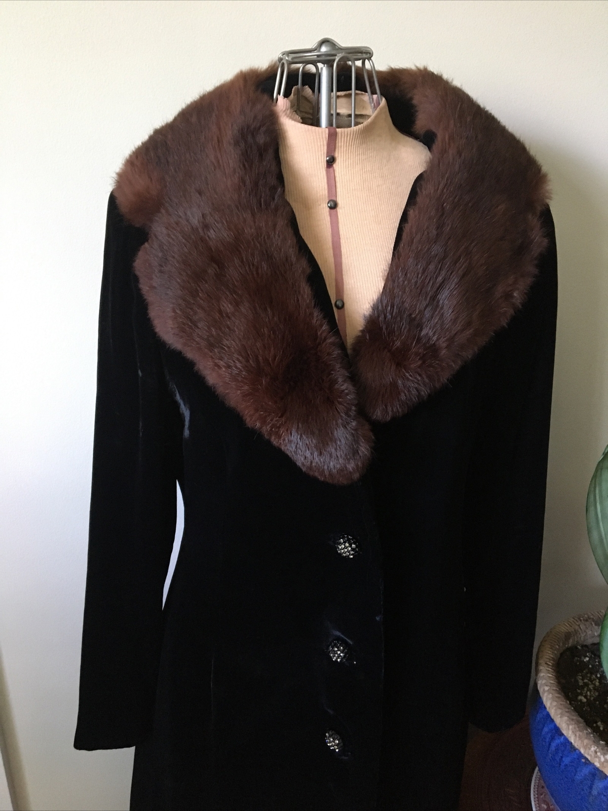 Elegant Vintage Black Velvet Coat, Rich Red Brown Fur Collar & Hem, 1930’-40’s