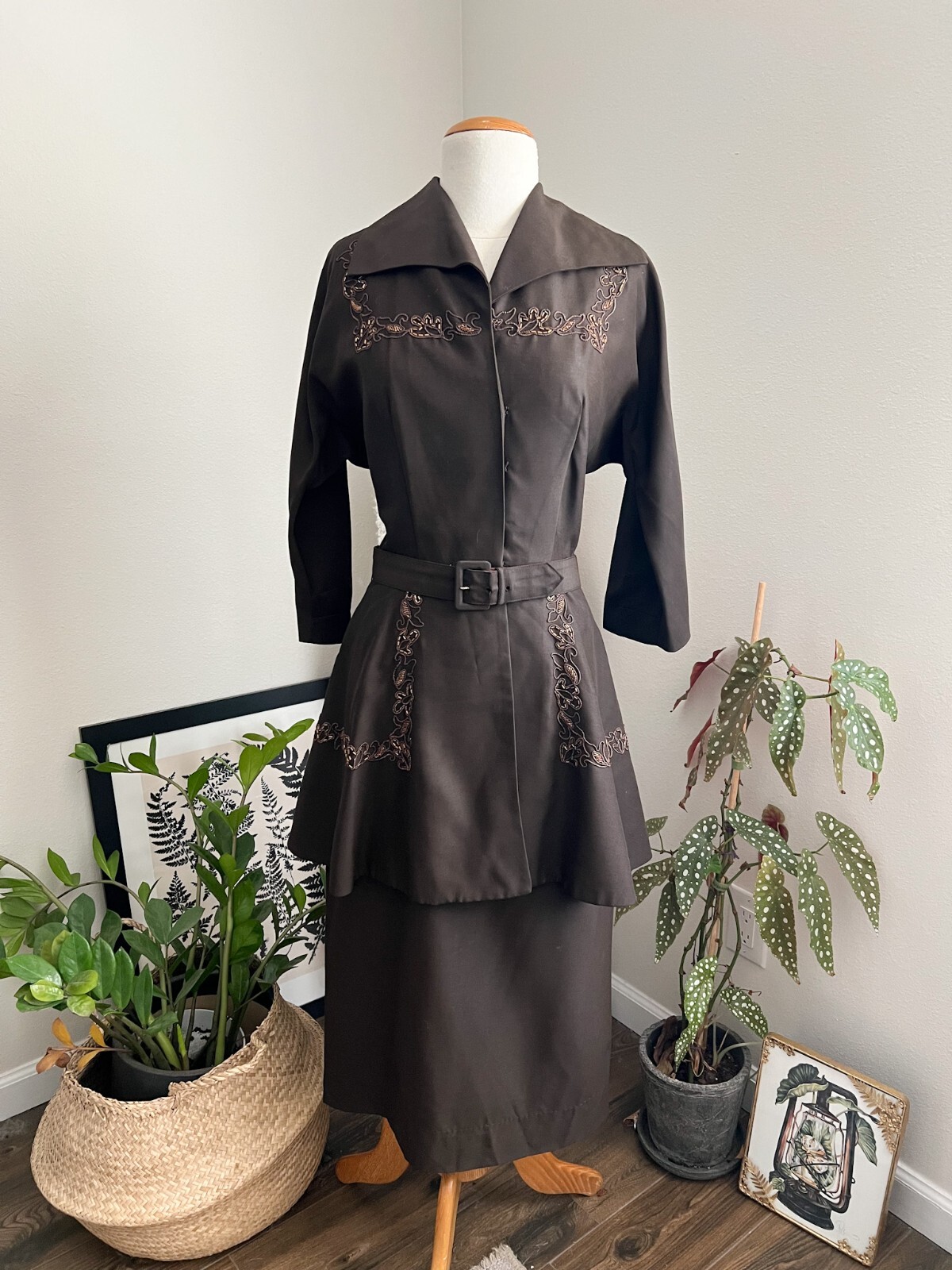 Vintage 1930s 40s Brown Peplum Tunic Soutache Embroidery Beaded Dress 26″ Waist