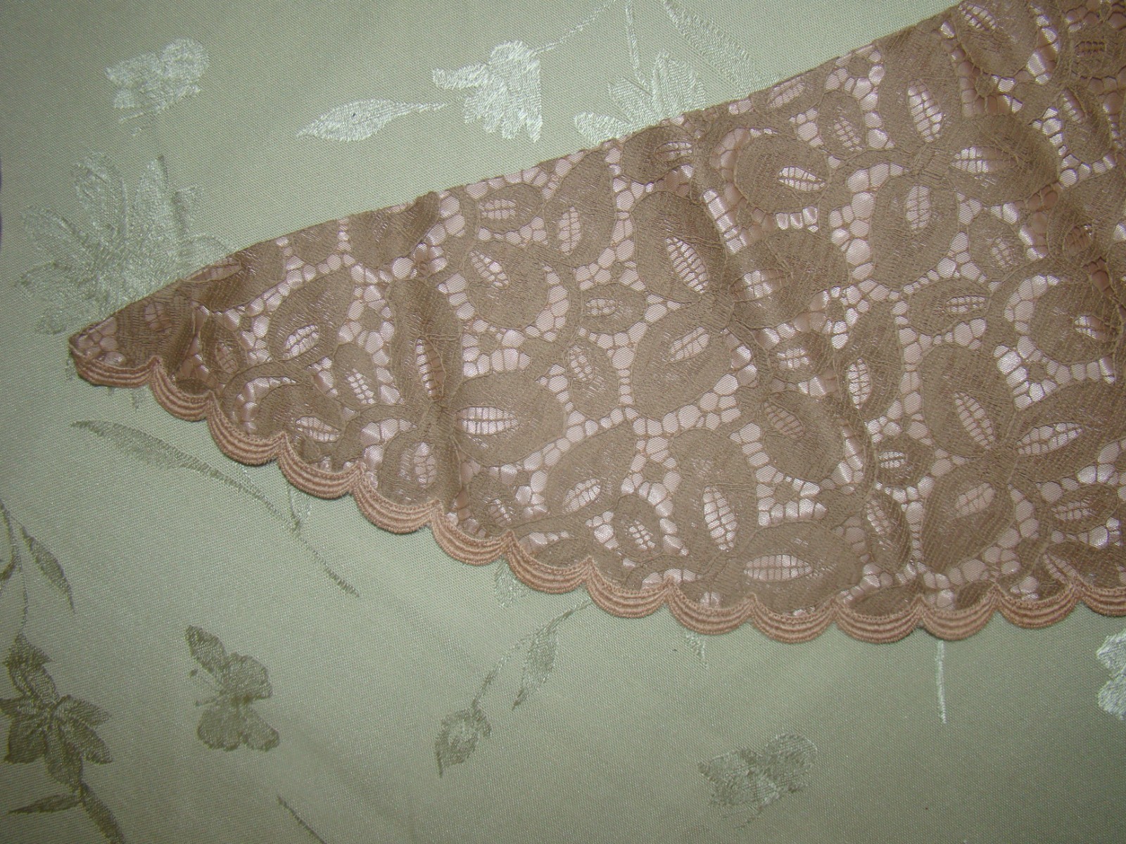 RARE MID CENTURY CUSTOM DETACHABLE CAFE AU LAIT FABRIC LACE COLLAR STOLE CAPE