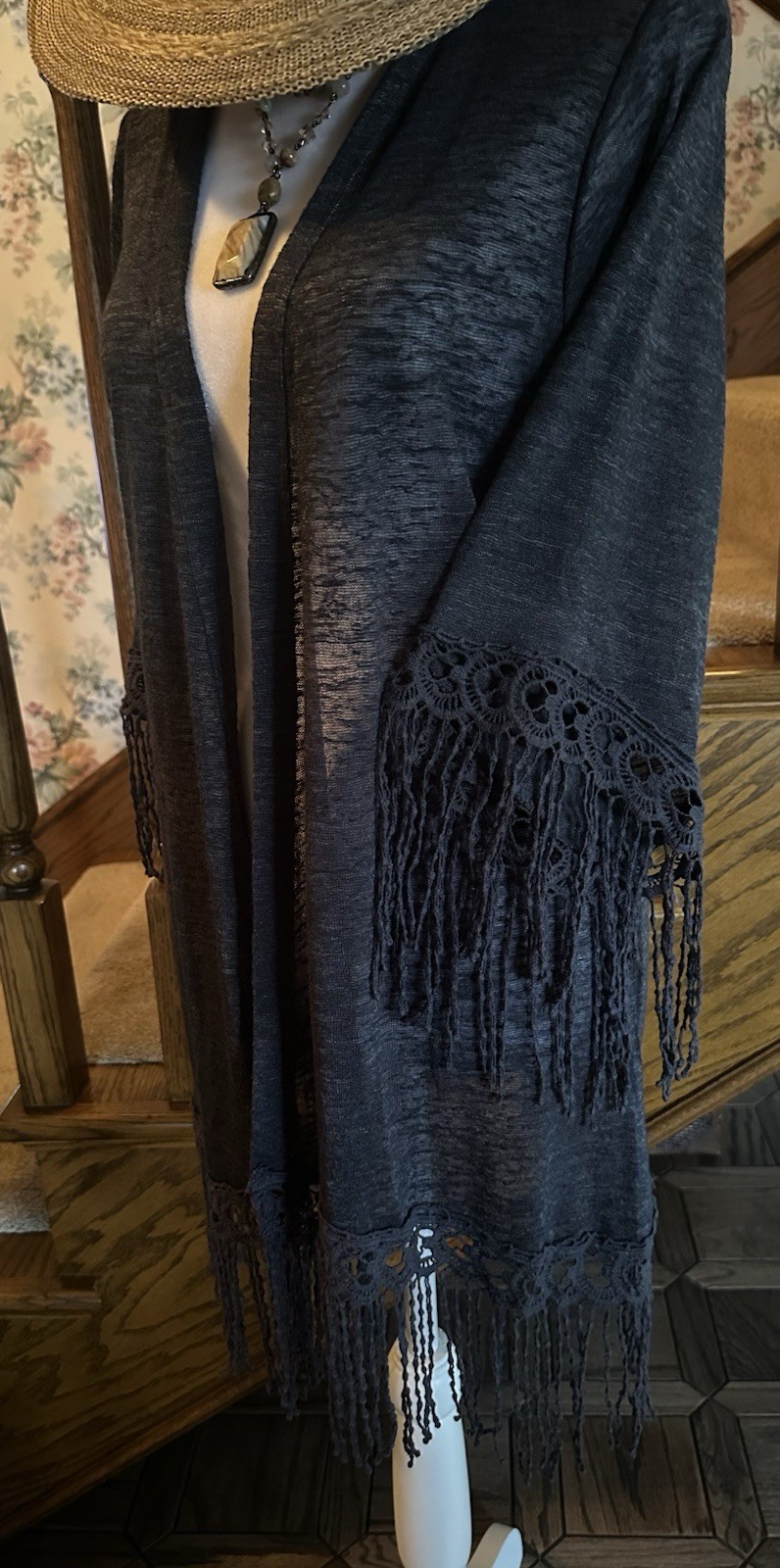 Vintage Eyeshadow Kimono; Dark Gray W/Lace & Fringe Sleeves & Hem; Size Medium