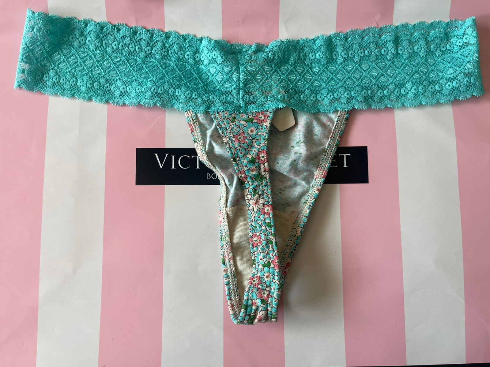 NWT VTG 2009 Victoria’s Secret Low-Rise Thong, Lace Waist. Aqua/Floral Medium