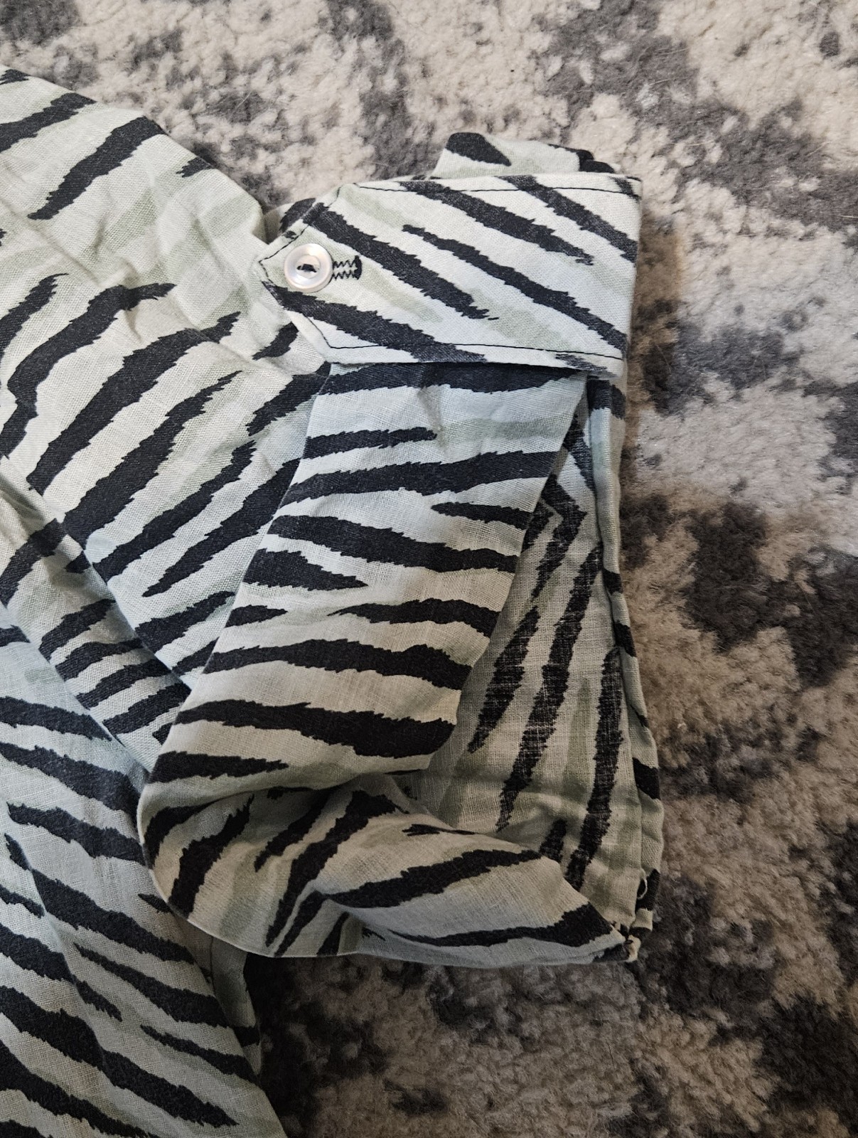Vintage 1980s Shirt Links Women’s Pale Green Tiger Stripe Short Sleeve Top Size