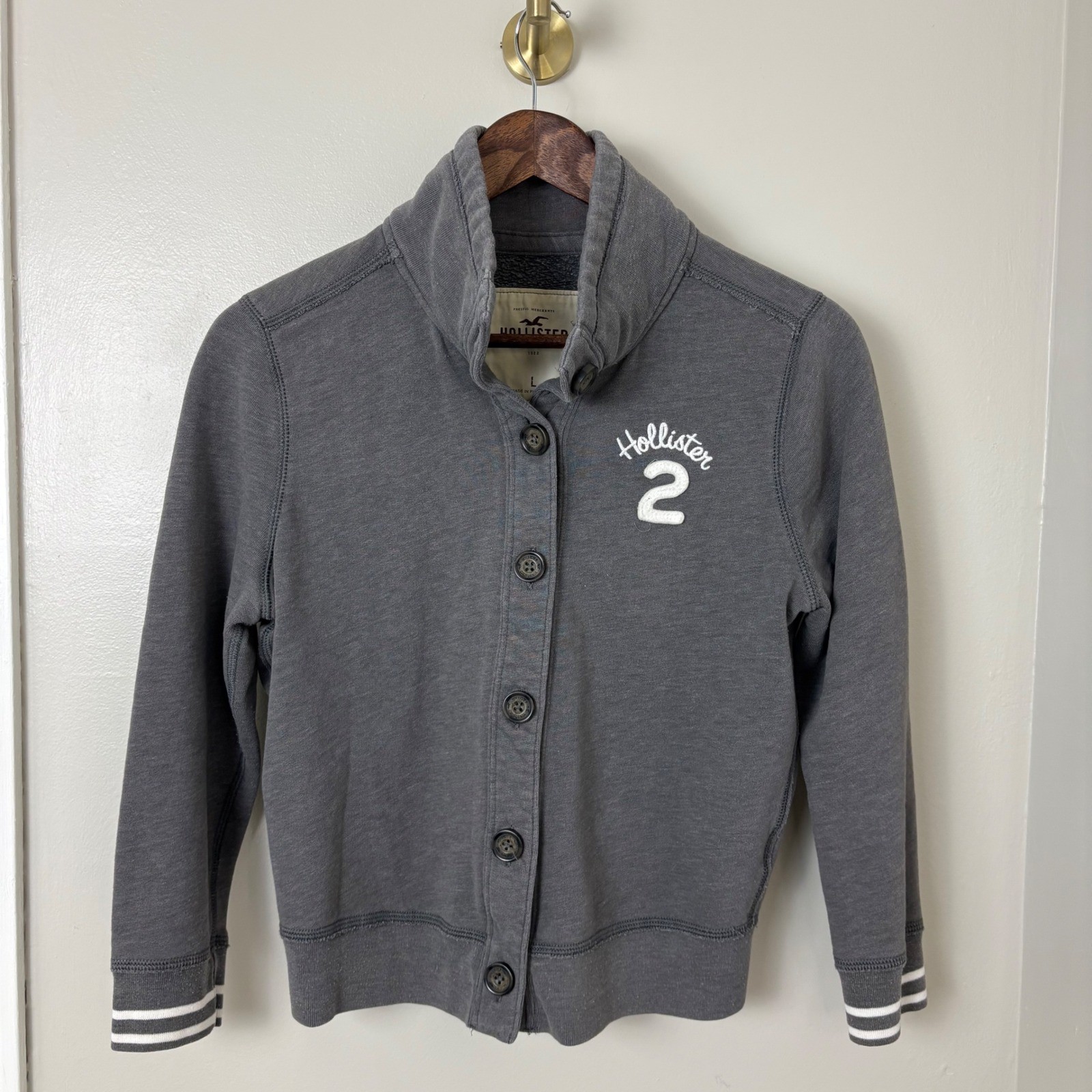VTG Y2K Hollister Button Up Sweatshirt Women’s Large Grey Shawl Collar Varsity