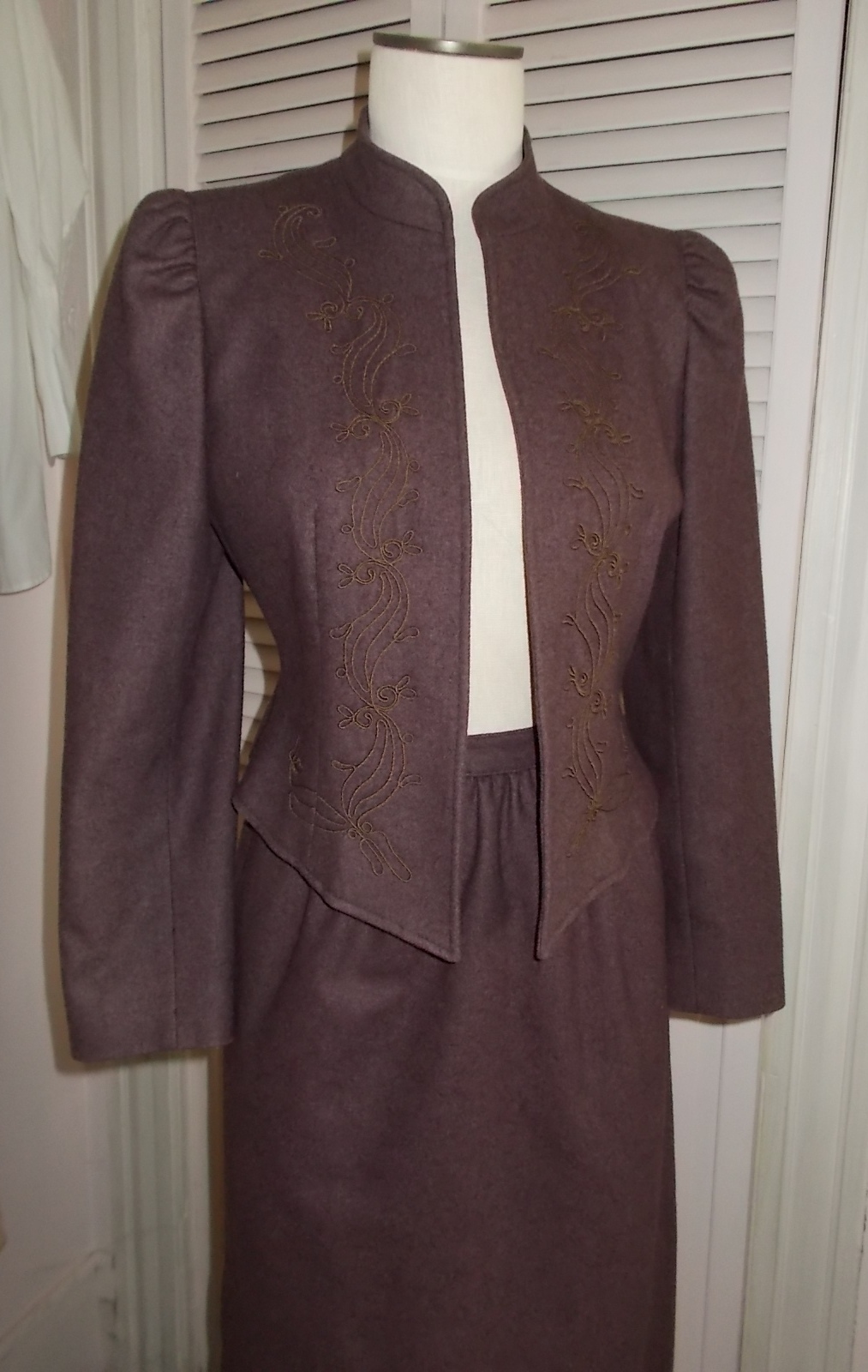 J GALLERY VINTAGE 1980s MAROON WOOL BLEND FULLY LINED 2 PIECE SUIT SIZE 8/9