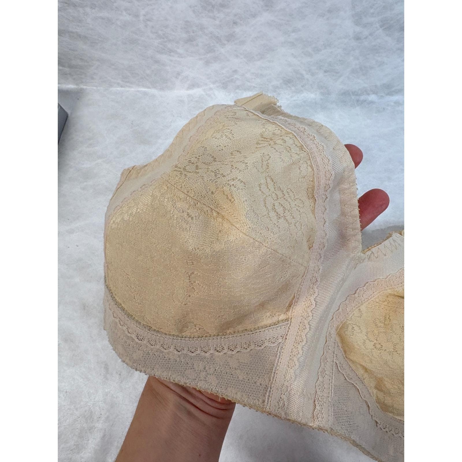 Vintage Montgomery Ward Lace Wireless Bra 38B Nude Tan Made in USA 11882 Retro