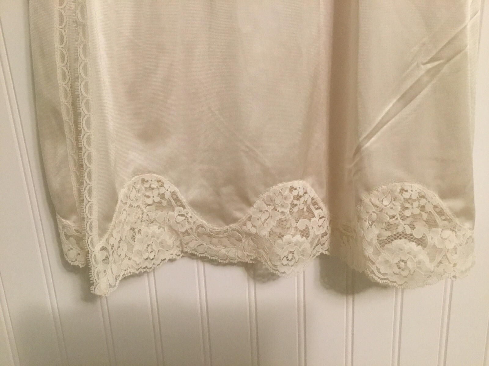 VINTAGE HALF SLIP – BODY LITES FOR JC PENNEY – SIZE Small – Scalloped LACE HEM