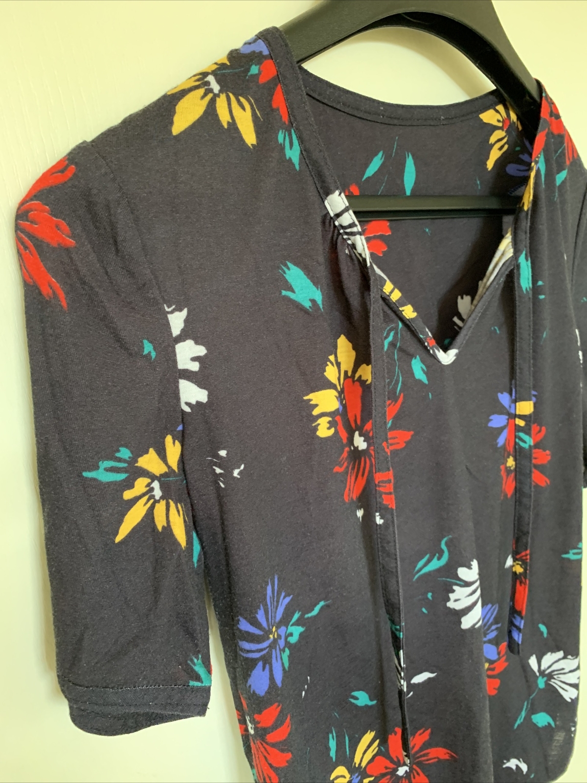 Knit Vintage 1970’s Multi Color Flowers Tassel V Neck Women’s Black Shirt Sz L