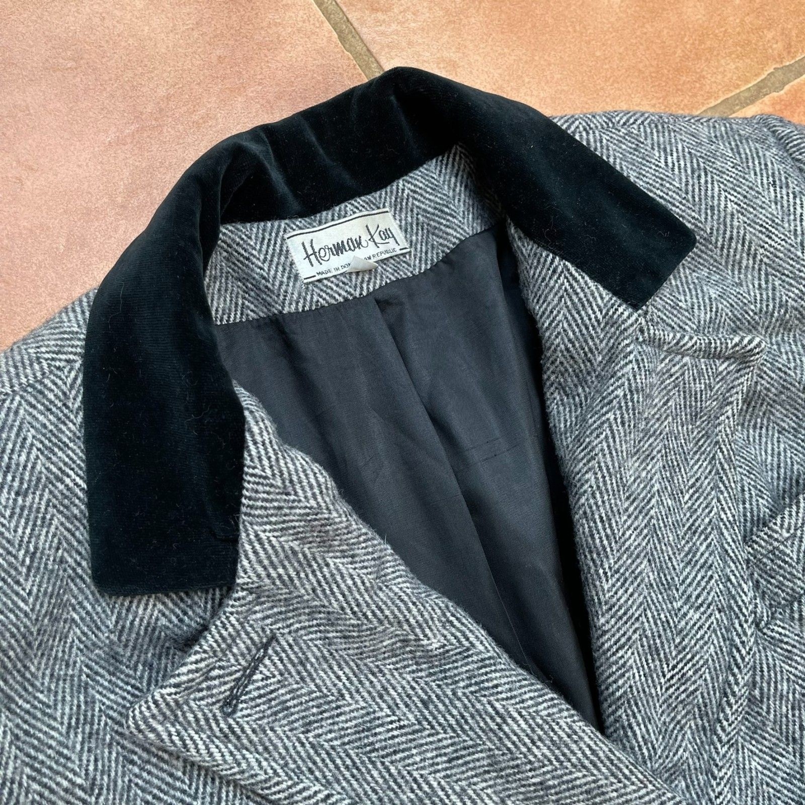 Herman Kay Vintage Double Breasted Wool Gray Herringbone Peacoat Velvet Collar12