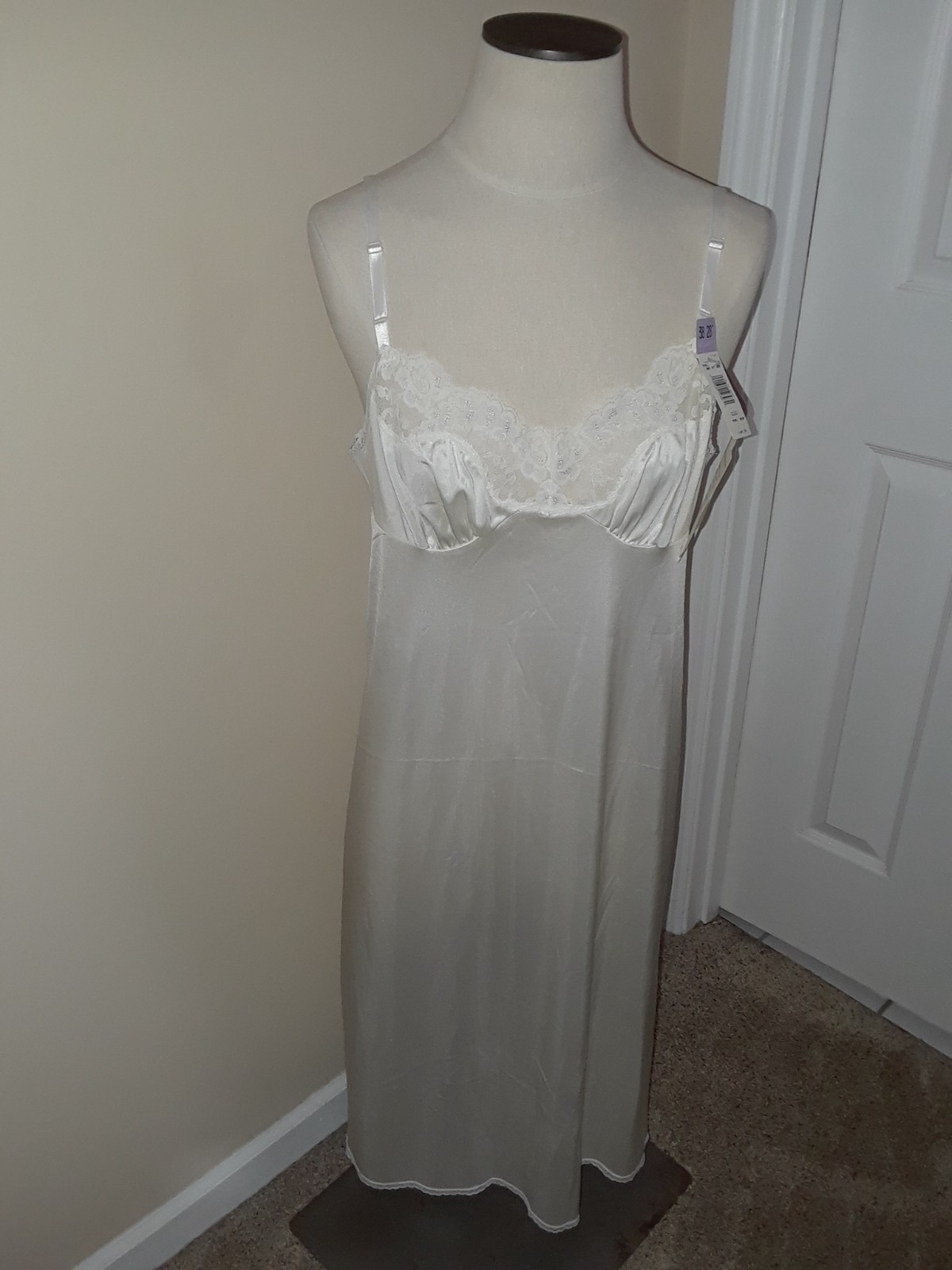 NWT Vintage Vassarette Signature Lace Ivory Full Slip Size 38 28″ USA