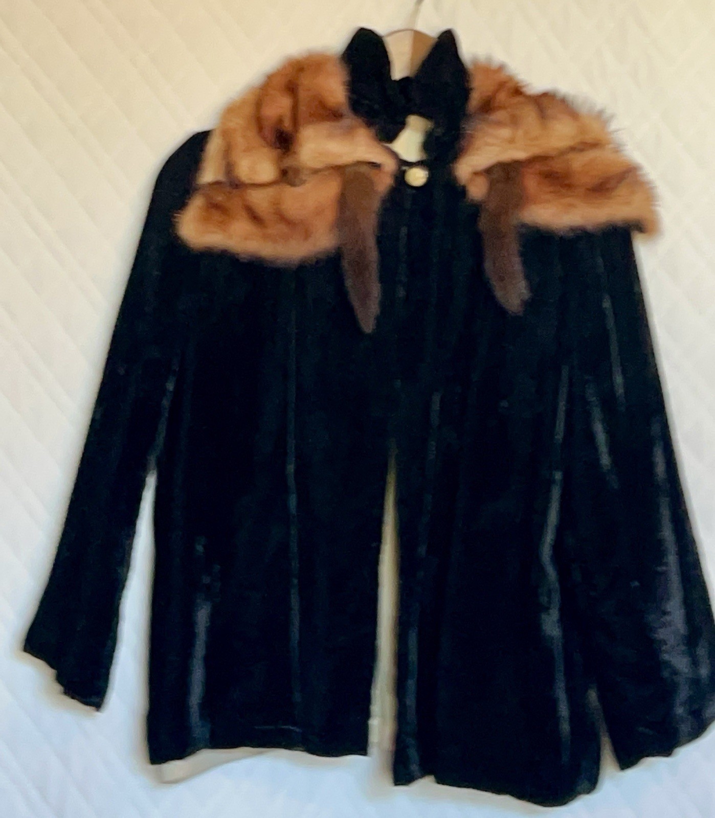 VICTORIAN Black velvet jacket with reddish~brown fox collar; very soft/cool!