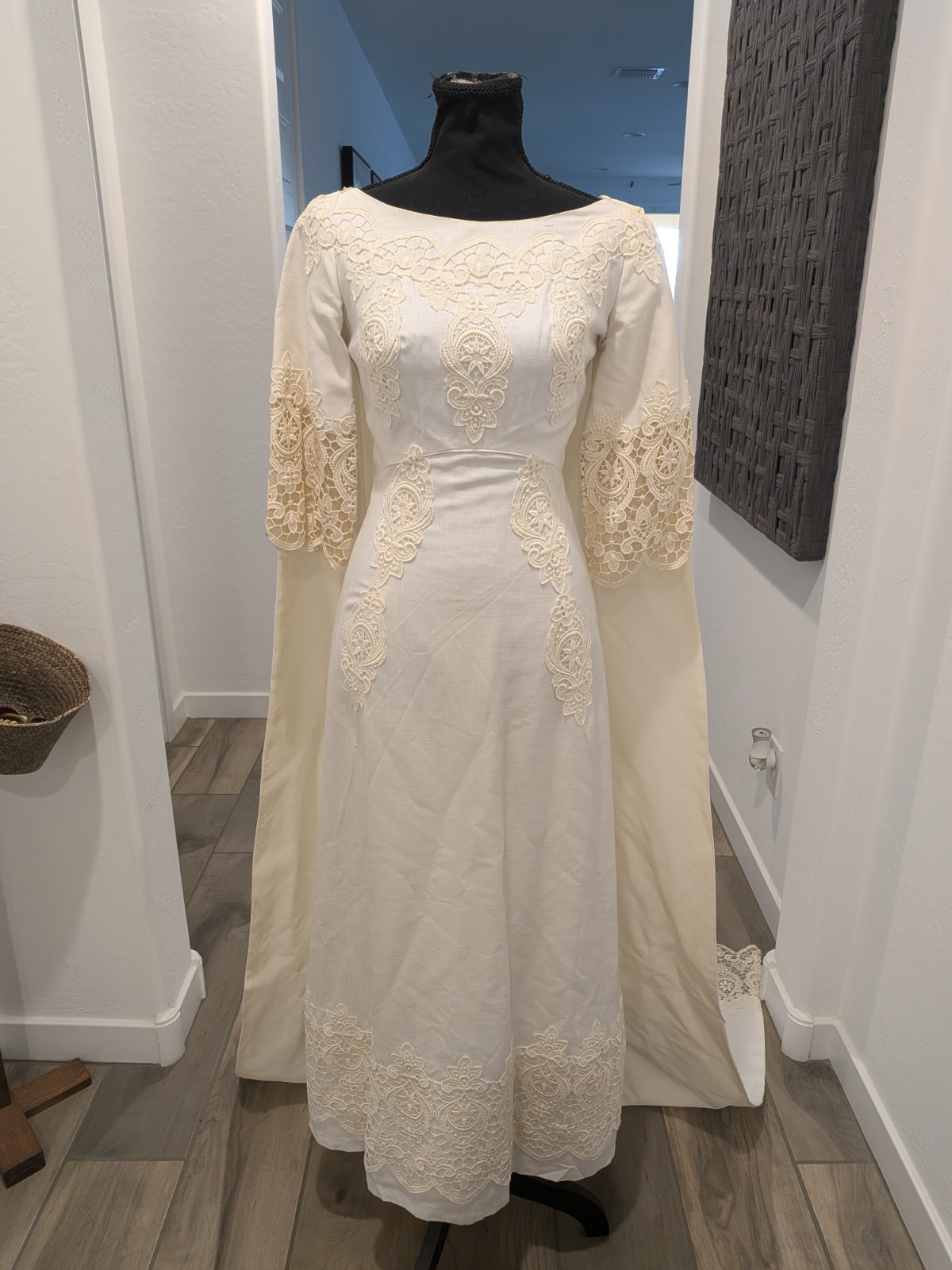 VTG 70s Alfred Angelo Fits Sz 0 Or 2 Linen Wedding Dress Train Lace Bell Sleeve