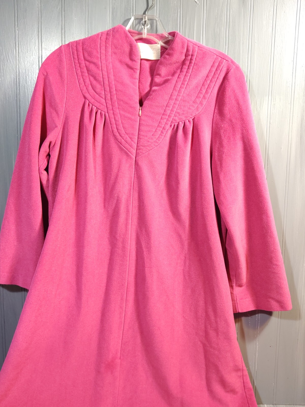 VINTAGE Vanity Fair Velour House Coat Robe Zip 1/2 Down HOT PINK Medium /10