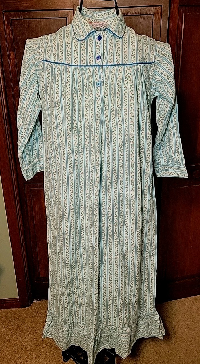 Vtg 20th Century Wear 100% Soft Cotton Flannel Granny Nightgown Floral Sz Small
