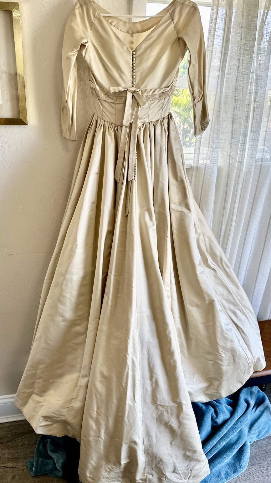 1950s Vintage Priscilla Of Boston Ivory Satin Gown V Bodice /Neck 3/4 Sleeve