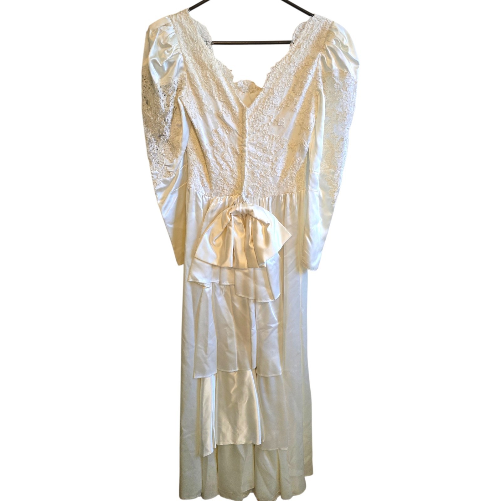 Vintage 1980s Satin & Lace Wedding Dress with Detachable Bow / Ruffle Back