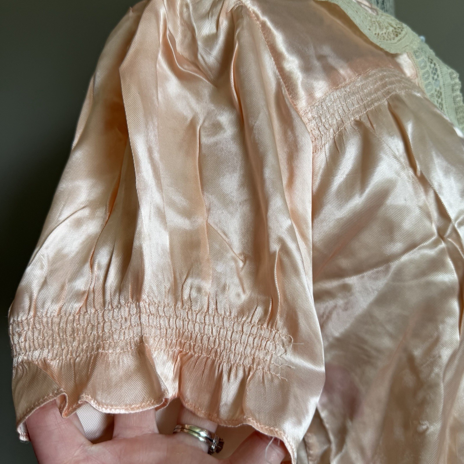 Vintage 30’s Silky Peach Bed Jacket S/M Lace Trim Peter Pan Collar Charming