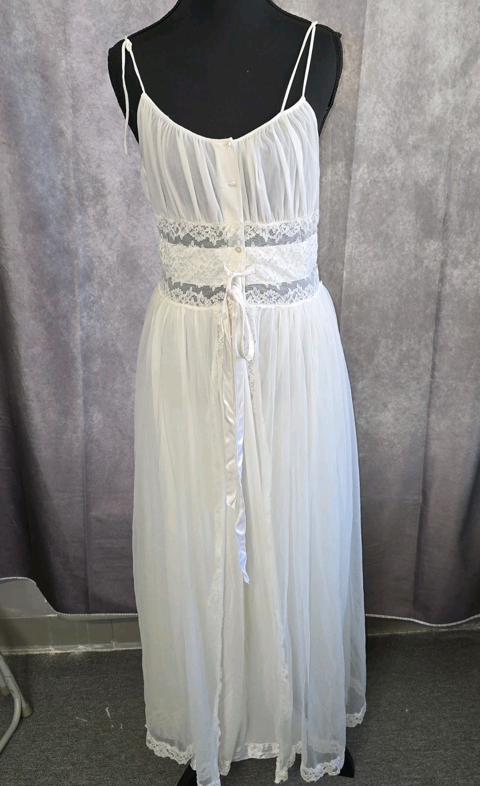 Vtg Eyeful by the Flaums White Nylon Nightgown 34 Sheer Lace Empire Waist READ!