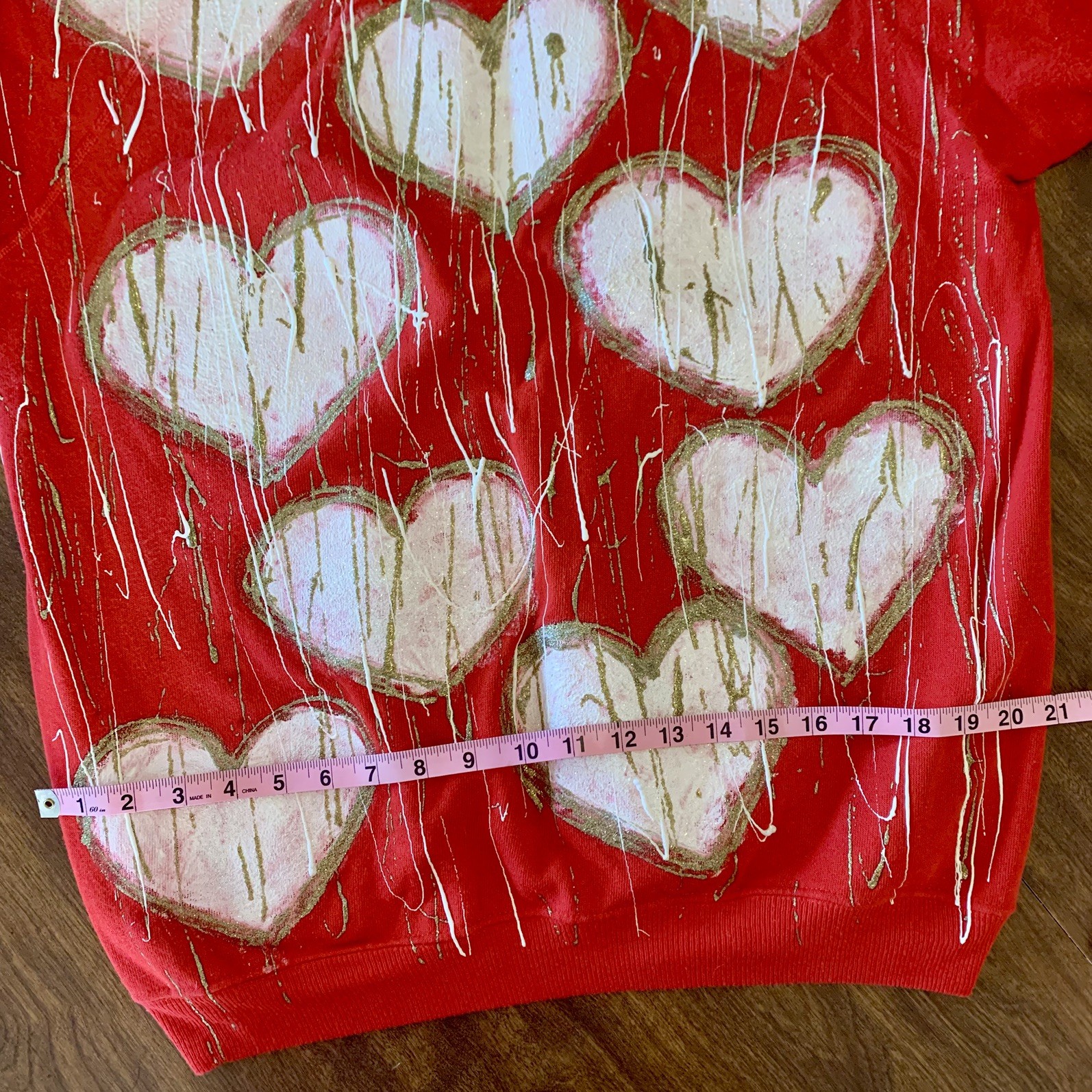 Vintage Valentine’s Day Red Sweatshirt with painted hearts gold paint spatter L