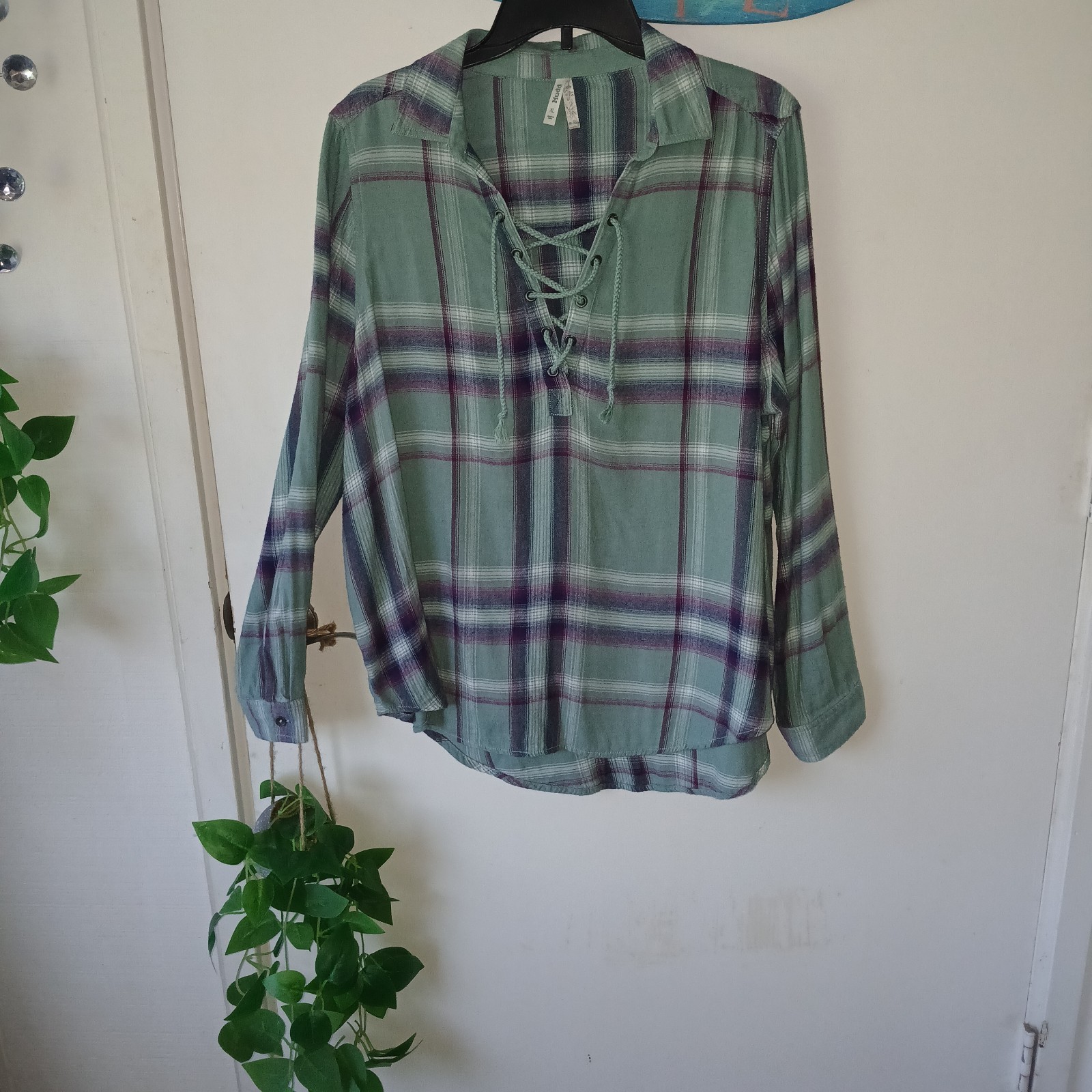 Mudd VTG Flannel Sz. XL Womens Tie Up V Neck Green Plum Plaid Soft Hippie Shirt
