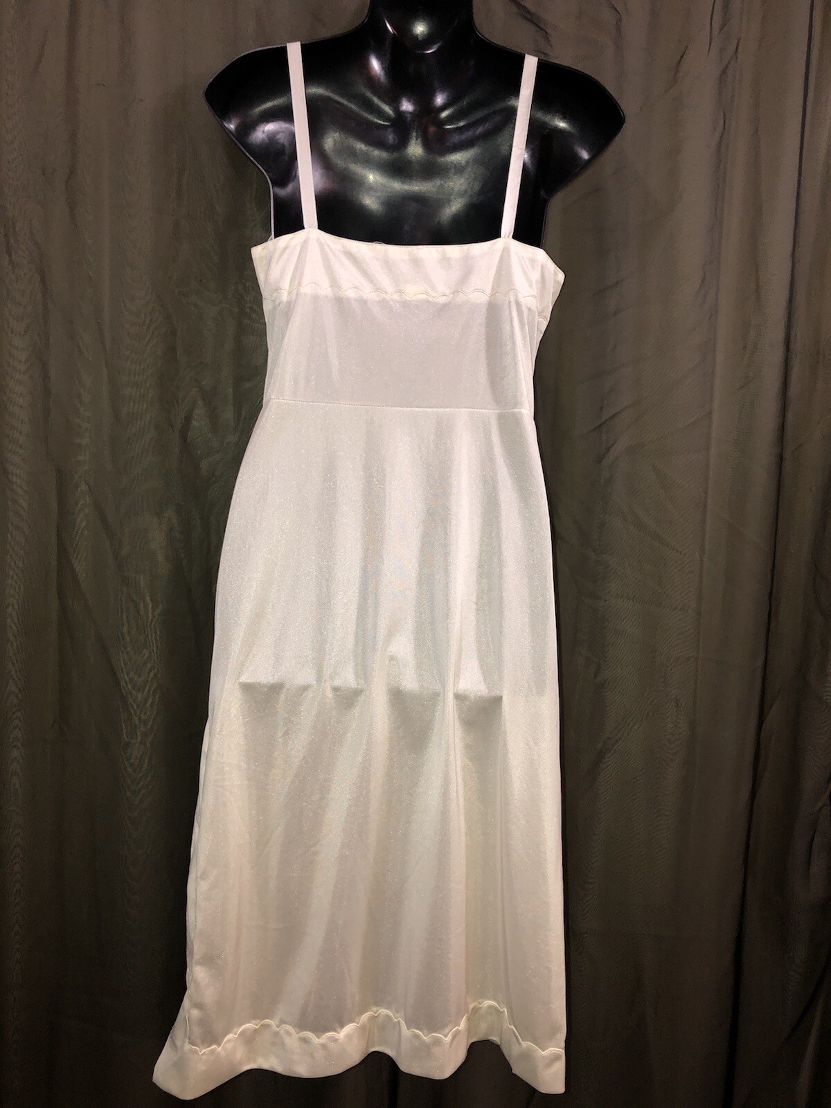 Vtg. VINCENT Non cling Ivory FULL SLIP Women’s Size 36
