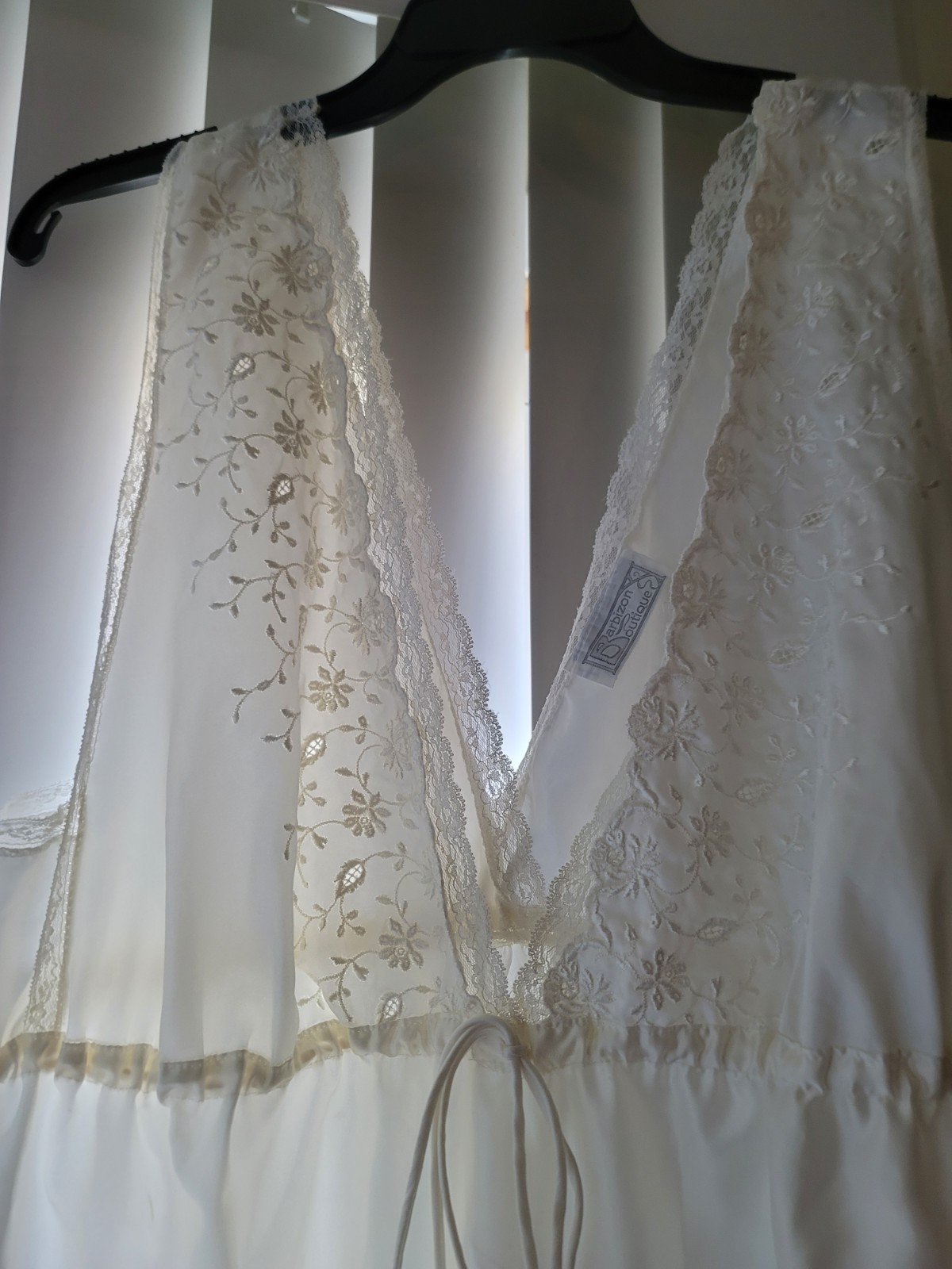 Barbizon boutique, white off-white satin nightgown size XL.