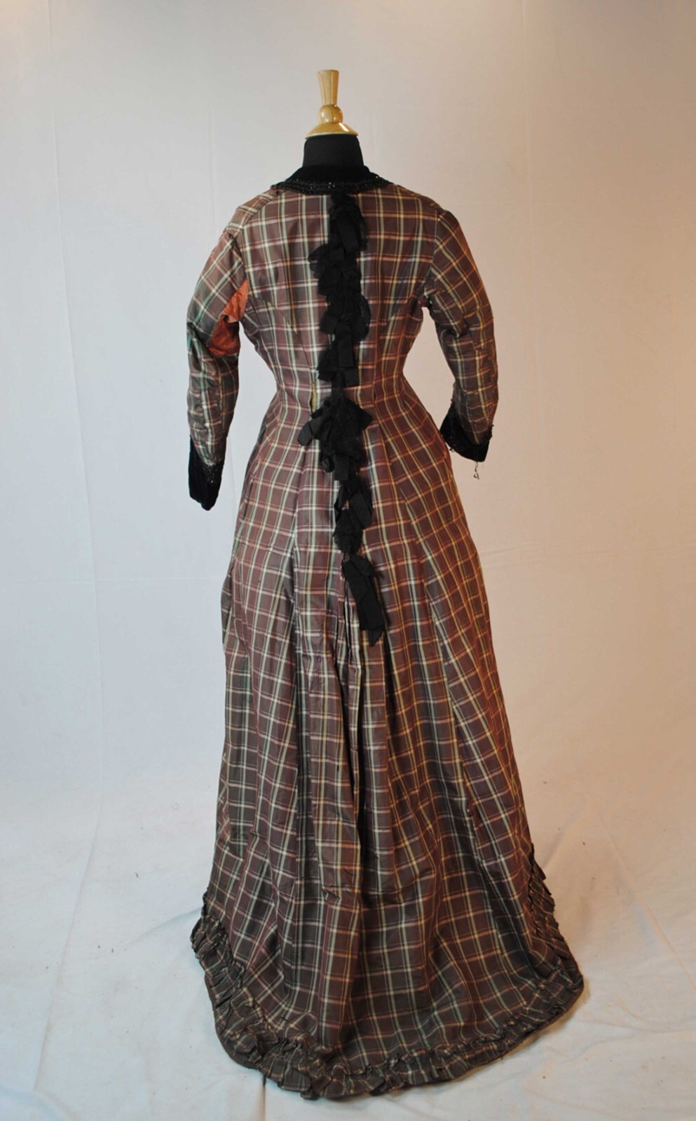 1850 CHECKED PLAID SILK TAFFETA DAY DRESS, HOUSE DRESS