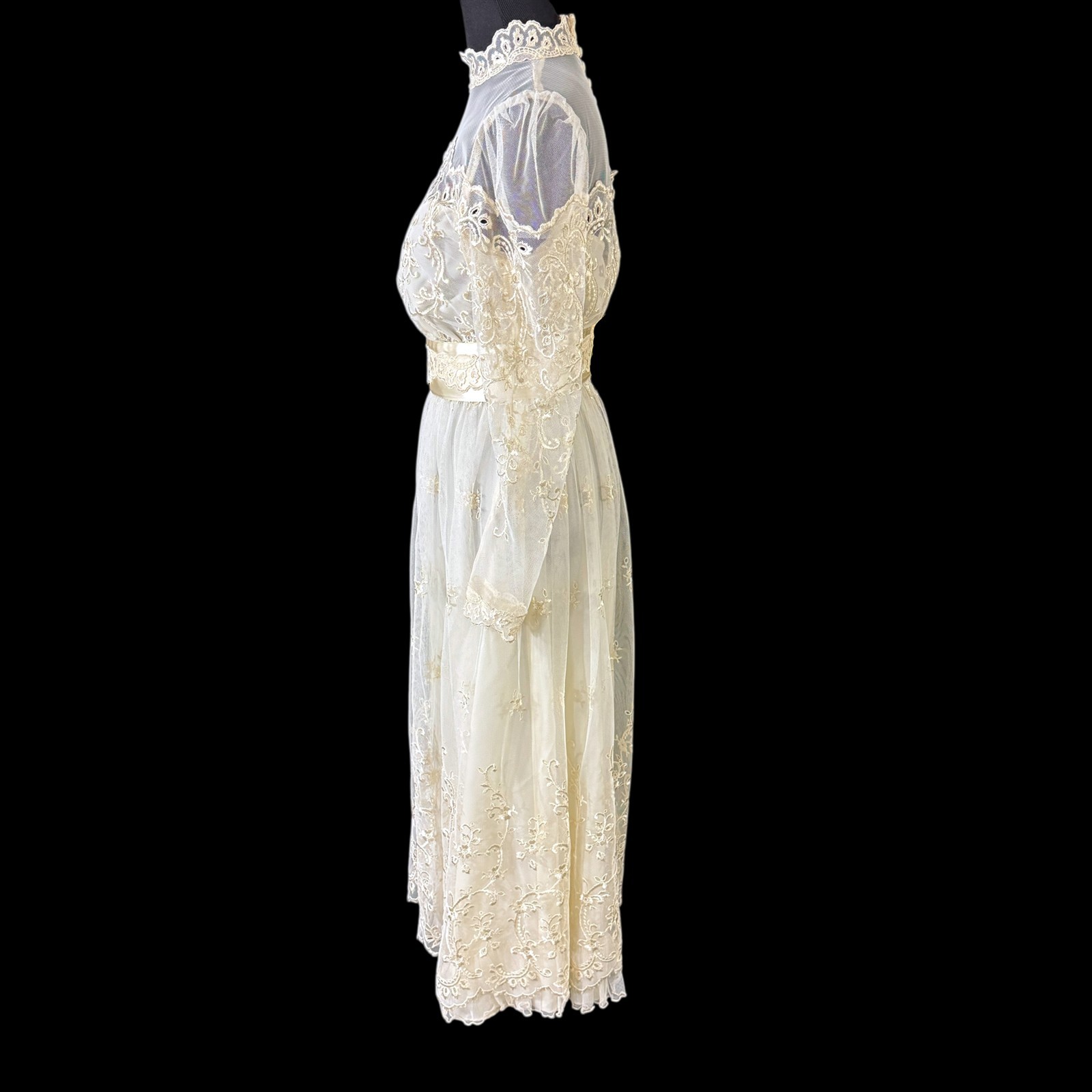 Country Elegance Wedding Dress Bridal Ivory Tulle Lace Size 12 Vintage 1980s USA