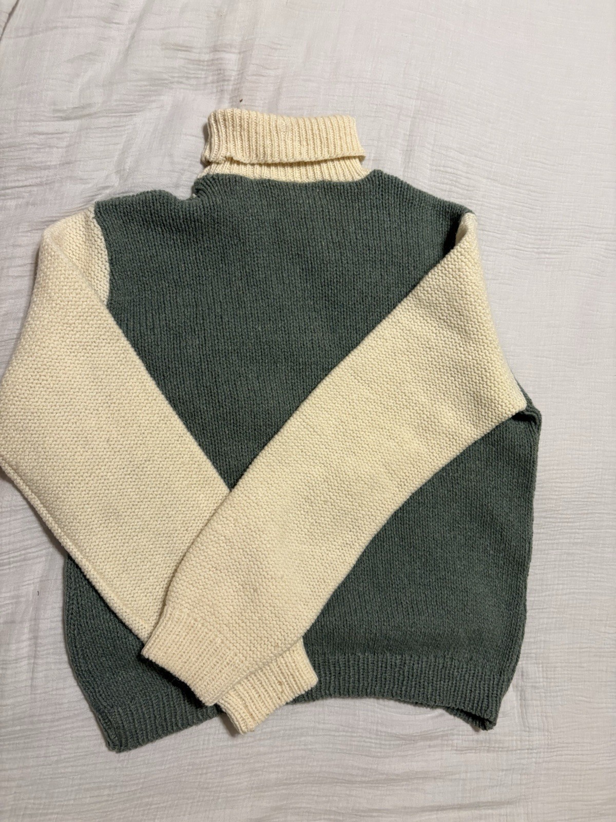 Vintage, 100% Imported Shetland Wool, WPL 5630 Women’s Sweater – Cream And Green