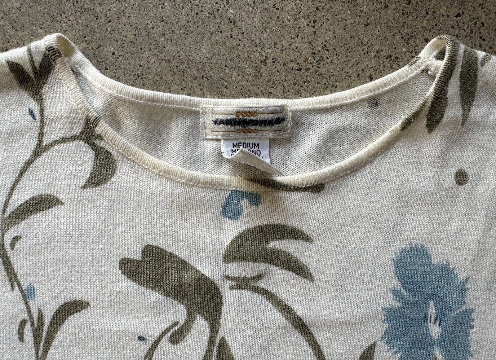 Vintage Yarnworks Blue & White Acrylic Blend Floral Short Sleeve Top Size M