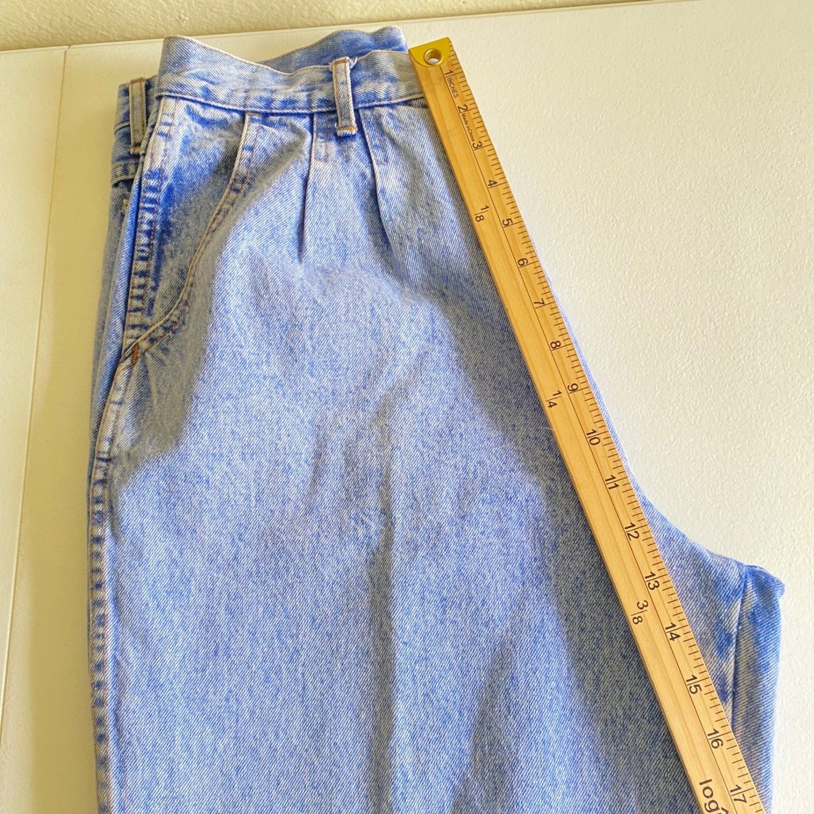 Bill Blass Vintage 90s High Waisted Pleated Tapered Light Wash Women Jeans Sz 14