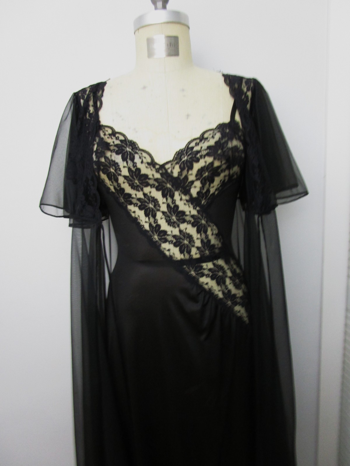 S Black Val Mode Peignoir Set Night Gown Robe Vintage Huge Sweep