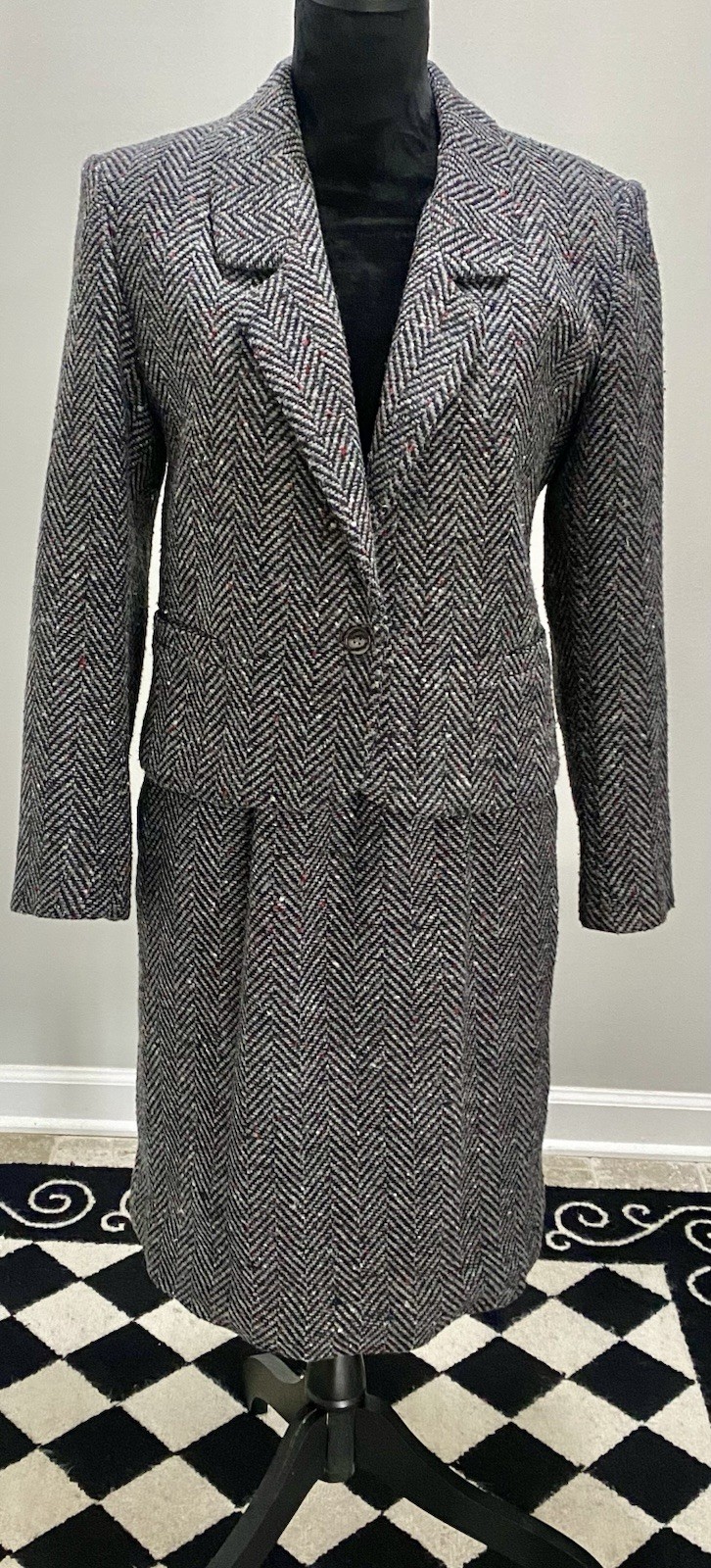 Vintage 1980s/early 1990s Charcoal Gray Women’s Tweed 2 Piece Coat & Skirt Set
