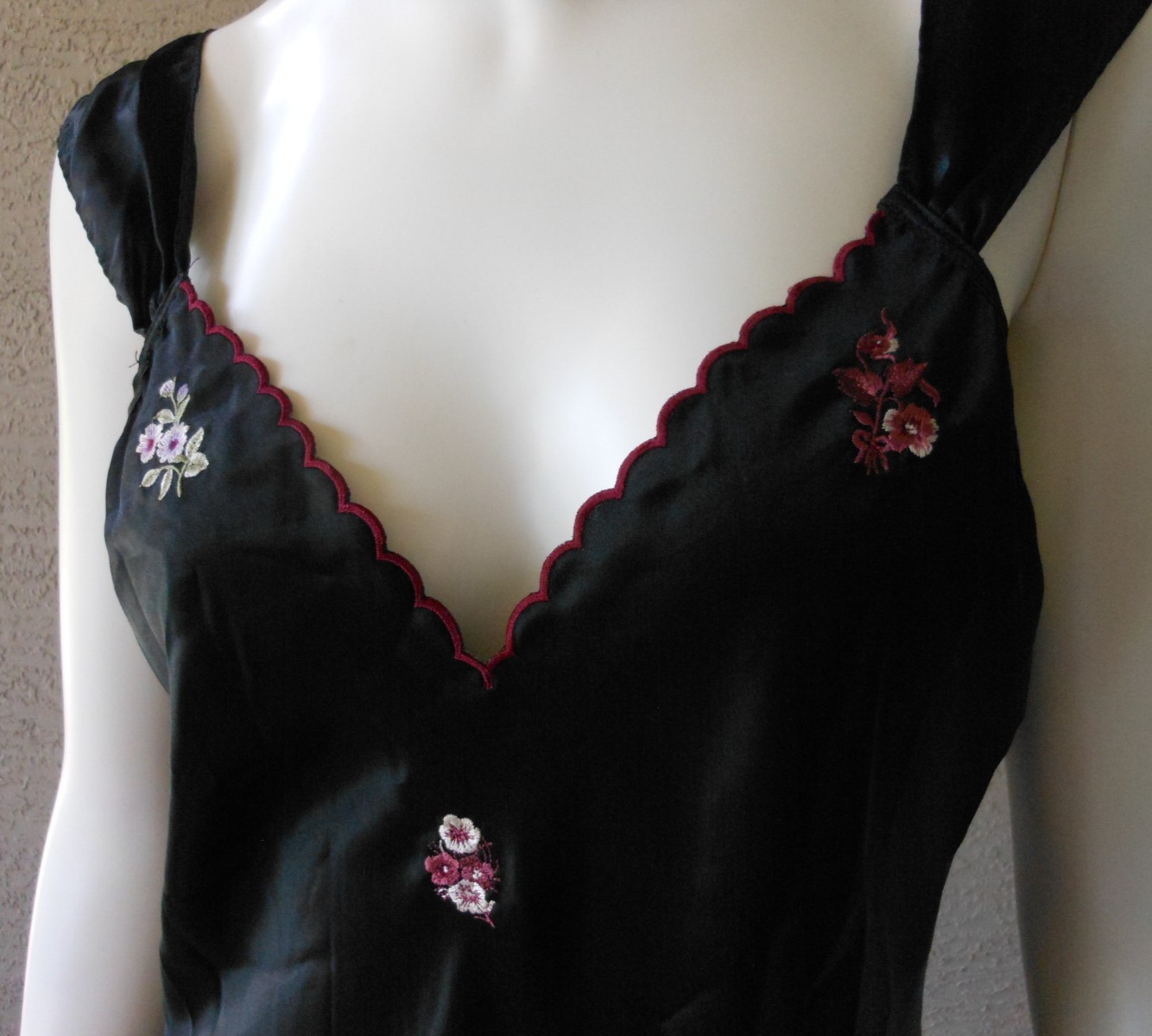 Vintage Bali Studio Chemise Size M Black Satin Embroidered Nightie Intimates