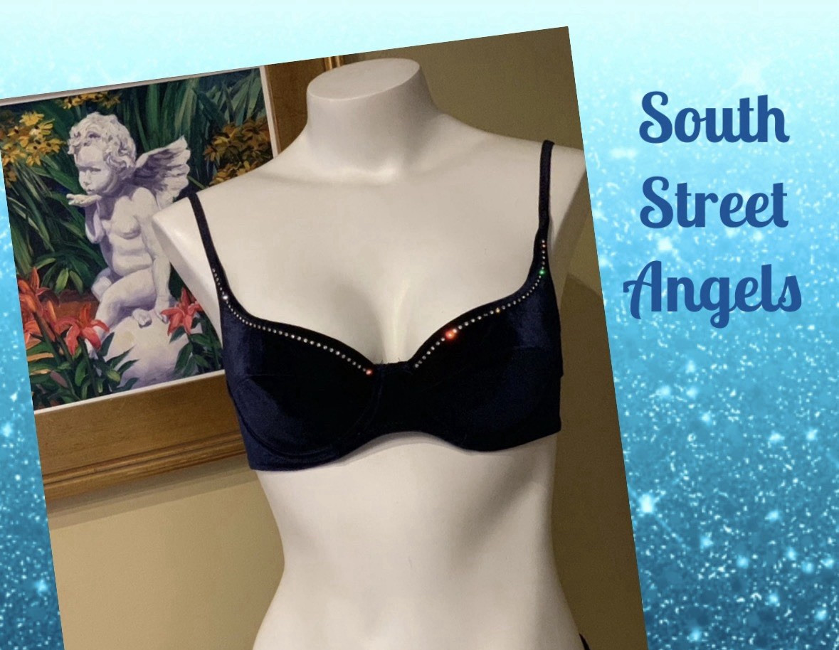 VINTAGE VICTORIA’S SECRET DARK NAVY BLUE VELVET/RHINESTONE UNDERWIRE BRA 34B