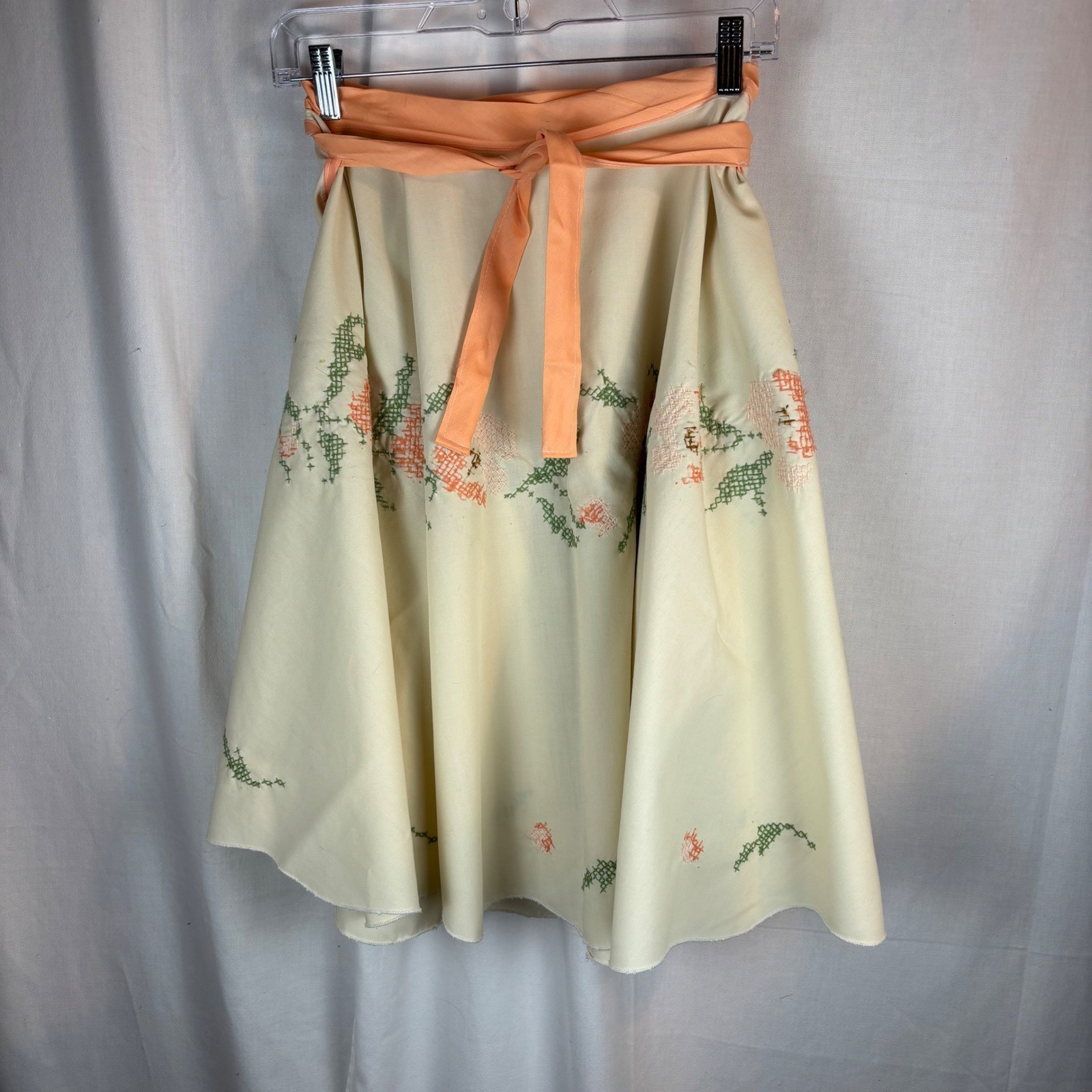 Vintage Handmade Cross Stitch Floral Wrap Full Skirt Cream Peach Embroidered