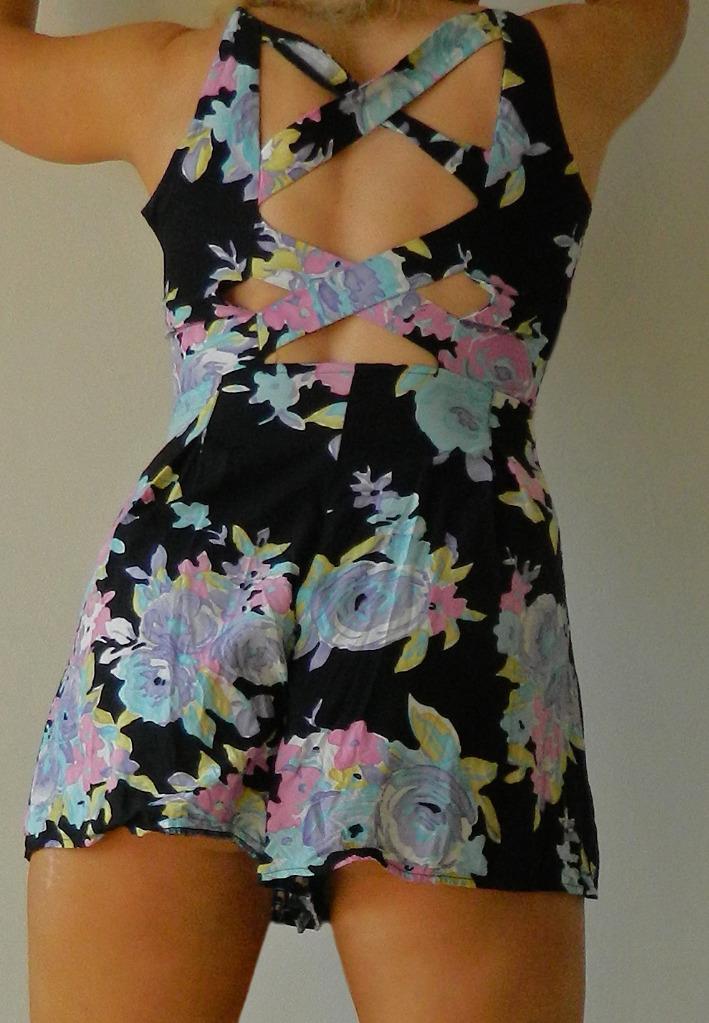 VINTAGE Sexy Resort Effortlessly Chic Flirty Strappy Playsuit