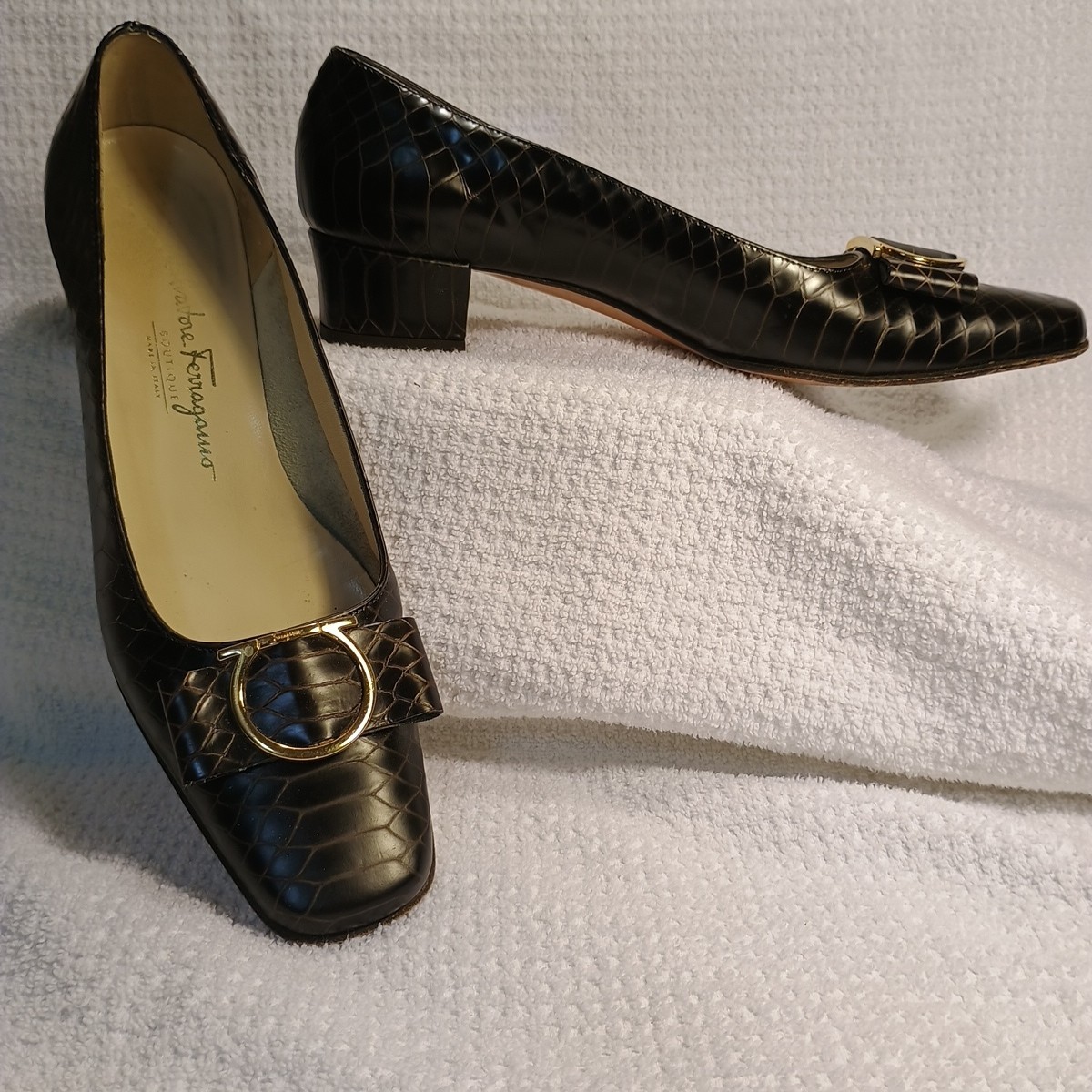 Vintage WomensDesignerShoesFerragamo Sz.7.5 B,NarrowHeel. Beautiful Reptile Skin