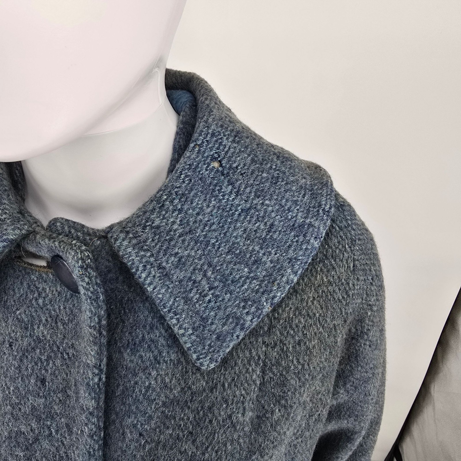 Distressed Vintage 1960s Women’s Heathered Gray-Blue Single-Breasted Coat (M)