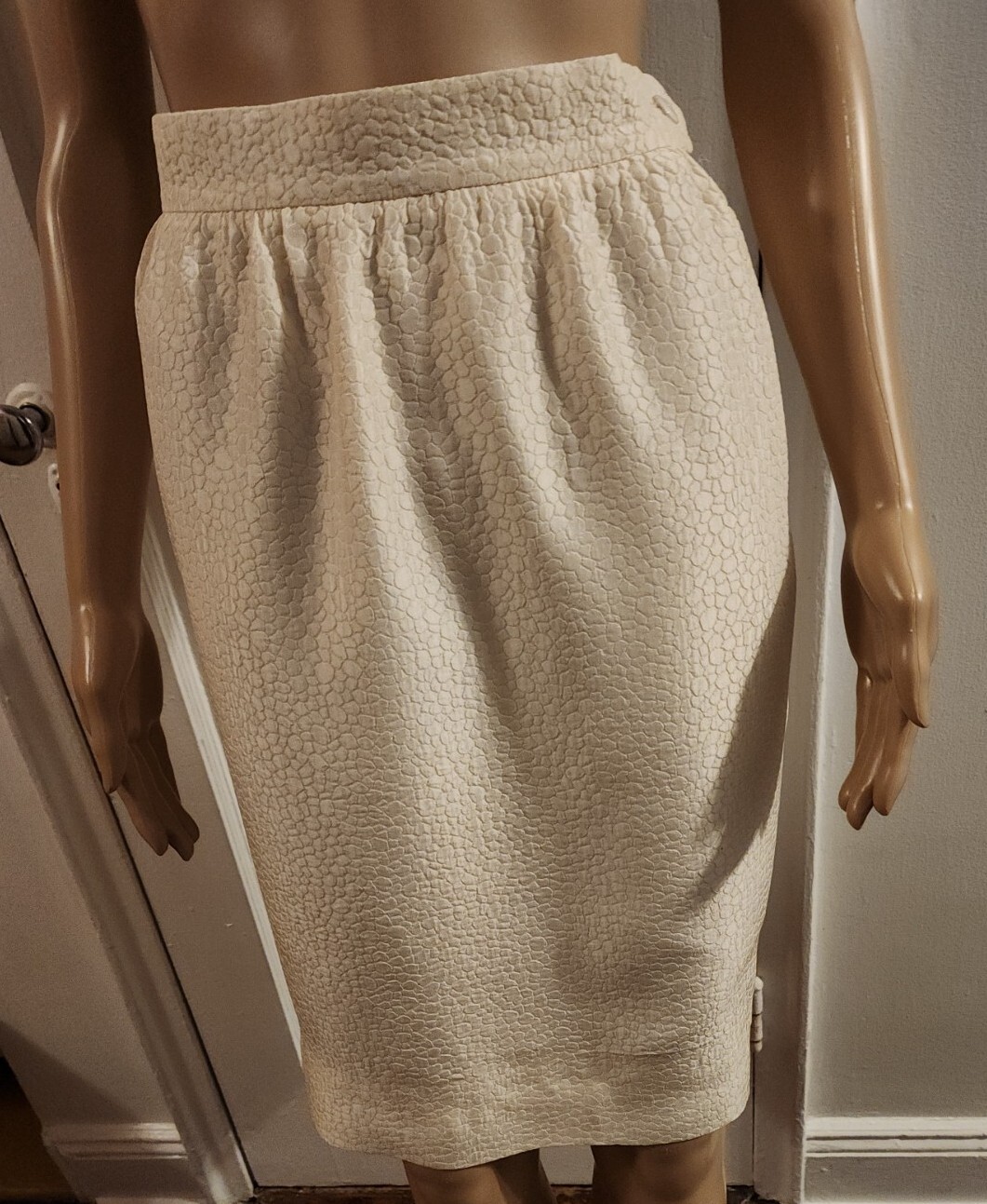 VINTAGE 1990S LANVIN IVORY SKIRT High Waisted knee length in Silk Size 4/S