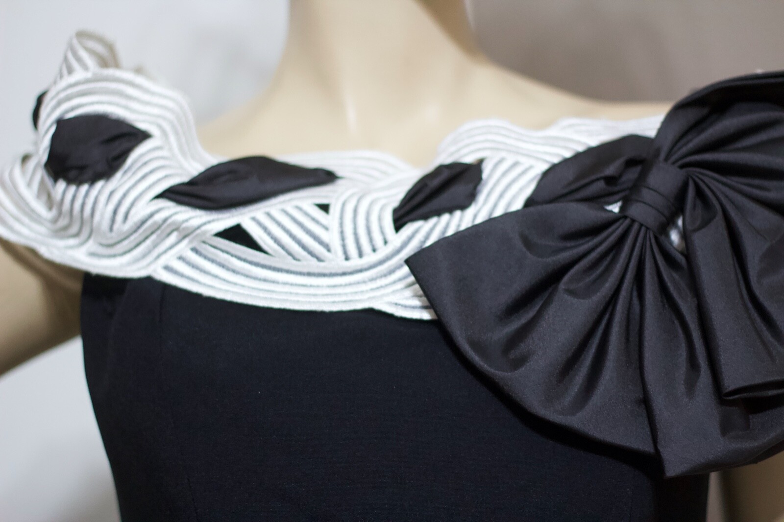 Fabulous VTG Victor Costa Black white Off The Shoulder Formal Dress Sz 8