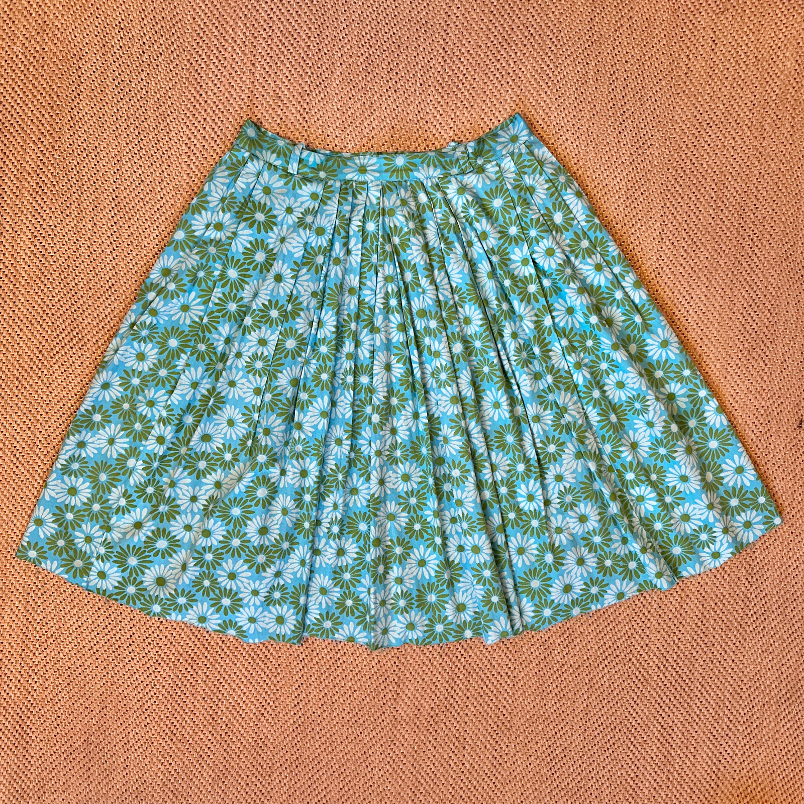 27″ W VINTAGE 1950s 1960s COTTON DAISY SKIRT summer flower power hippie groovy