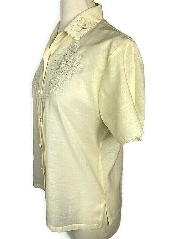 Vtg. DAFFODIL Women’s Ivory Embroidery Cut-Out Button Front Blouse Top Size: L