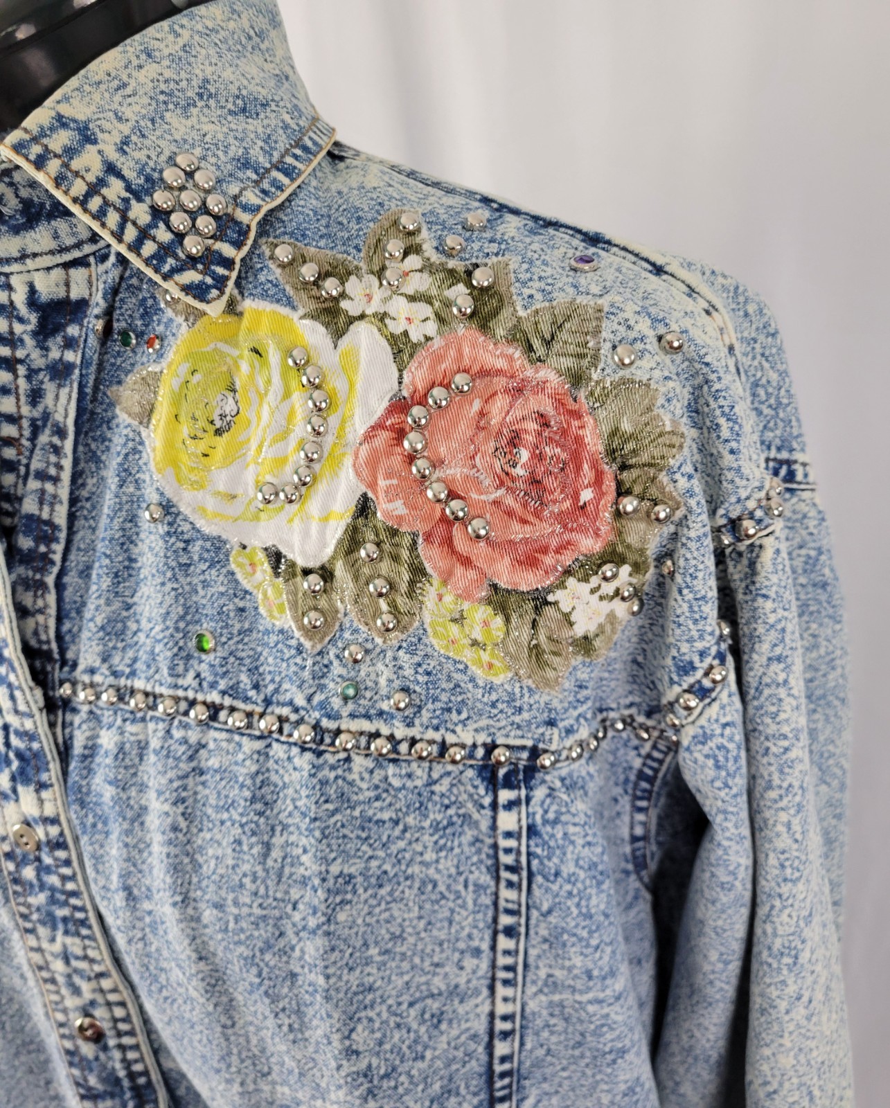 Vtg Pretty Bleu Acid Wash Denim Shirt w Applique Florals & Rhinestones Size M