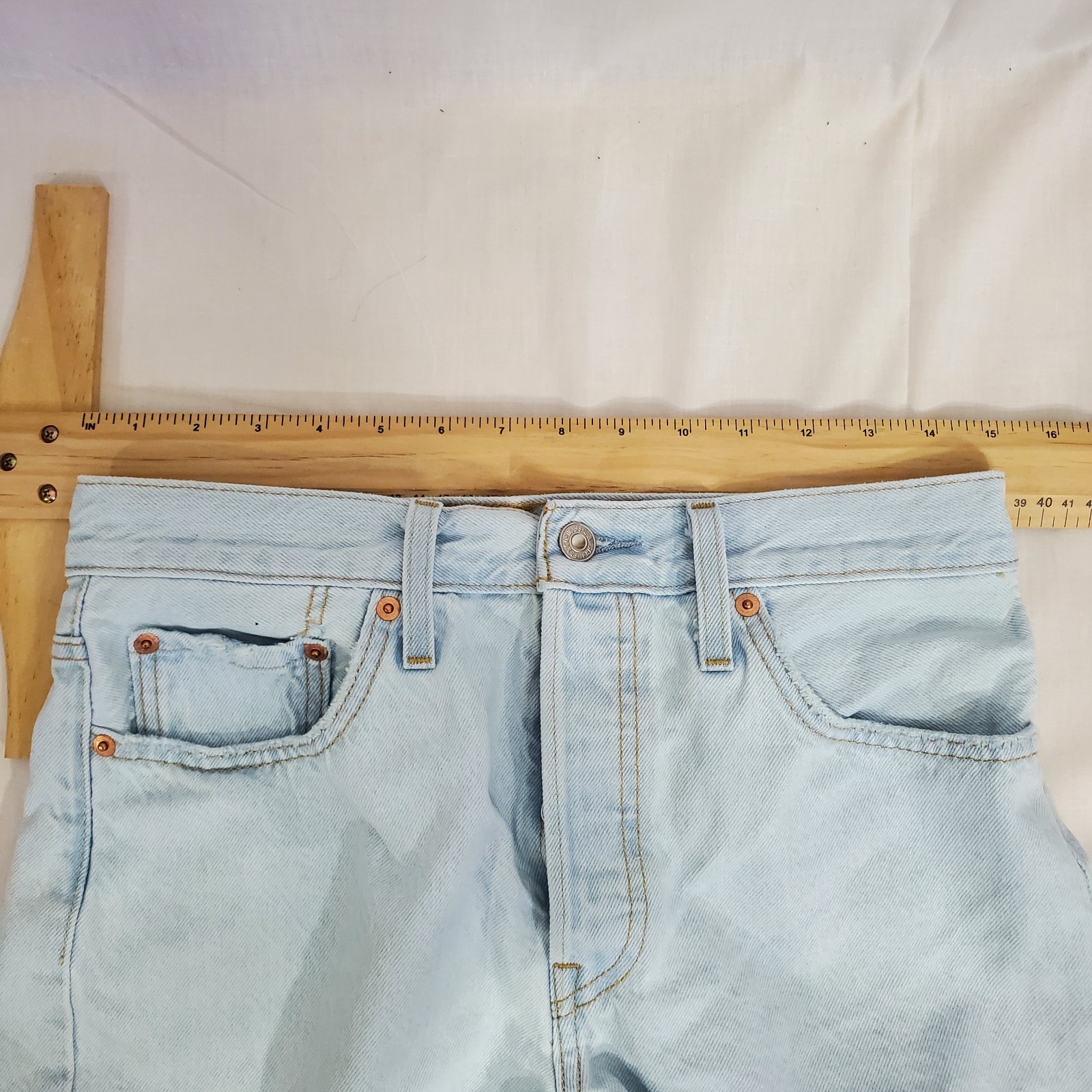 Levi’s 501 Women’s Original Denim Shorts light wash distressed 28″ Waist