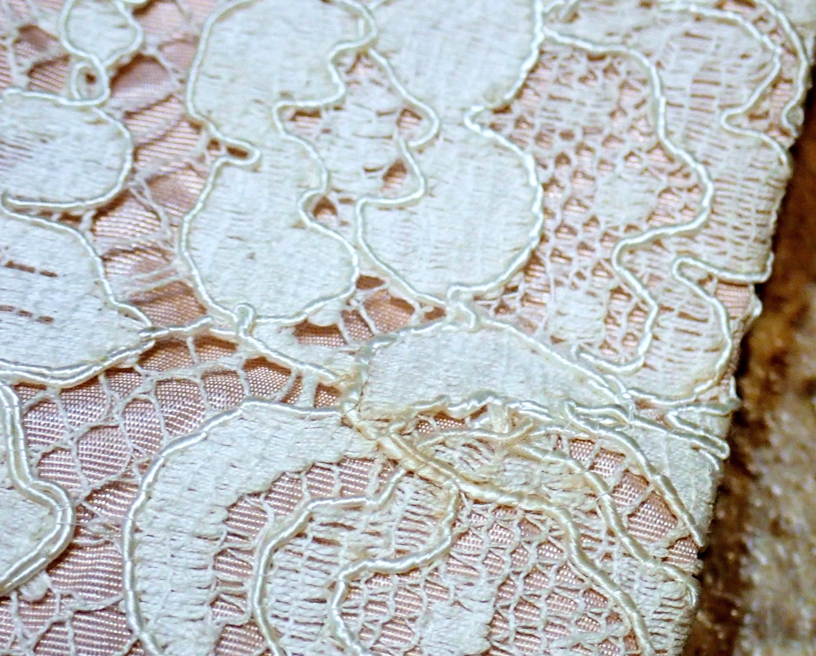 Vtg 1960s French Style Alencon Lace Sheath Cocktail Dress M Regal Zip Salmon Bow